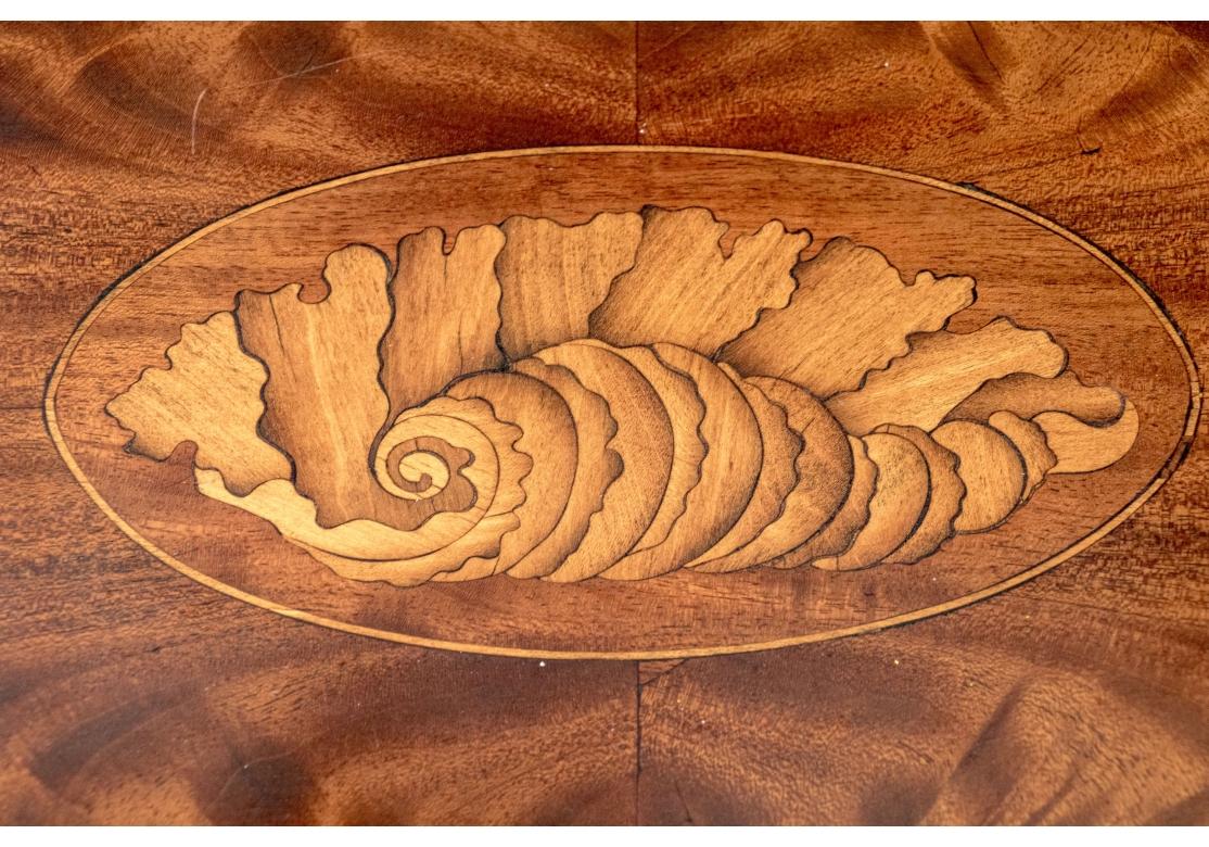 Bois Ancienne table à thé ovale à deux plateaux en marqueterie anglaise C.1890 à restaurer en vente