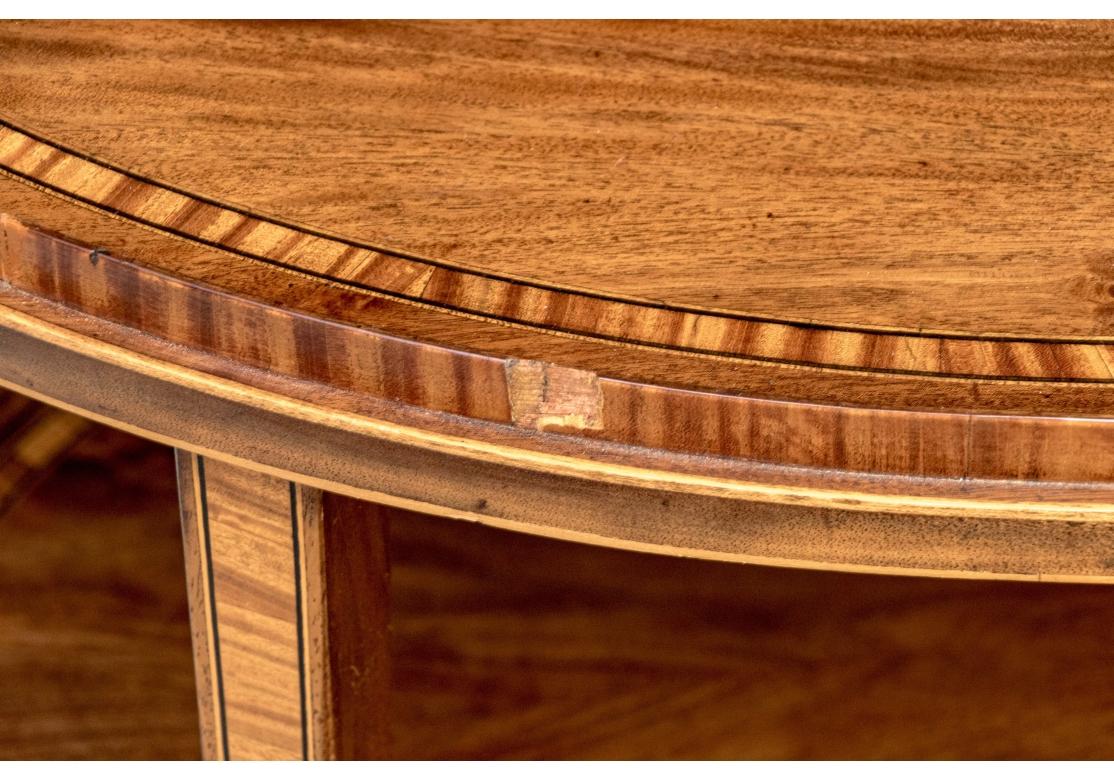 Ancienne table à thé ovale à deux plateaux en marqueterie anglaise C.1890 à restaurer en vente 1