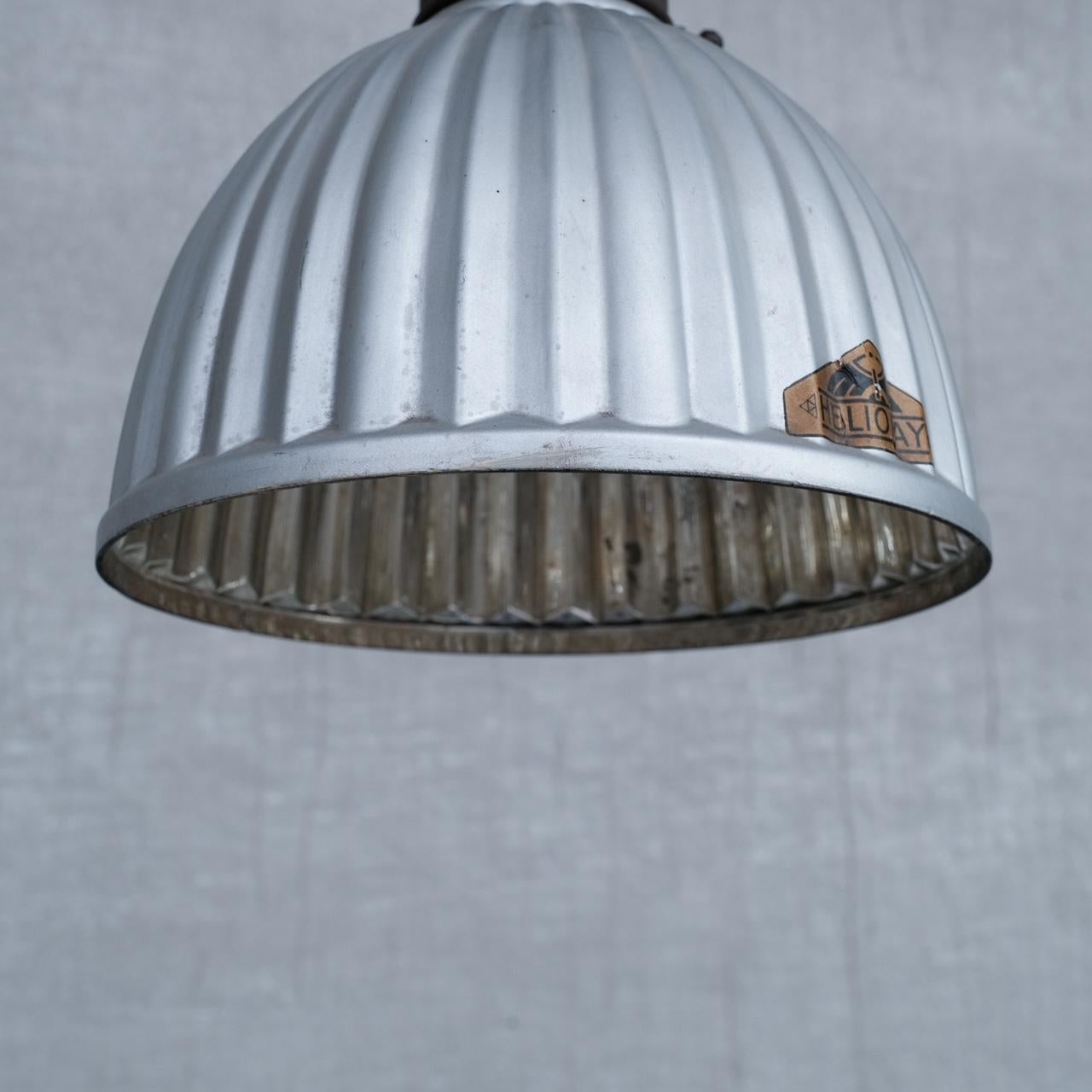 Milieu du XXe siècle Lampes à suspension anglaises anciennes en verre mercuré 'Helioray' en vente
