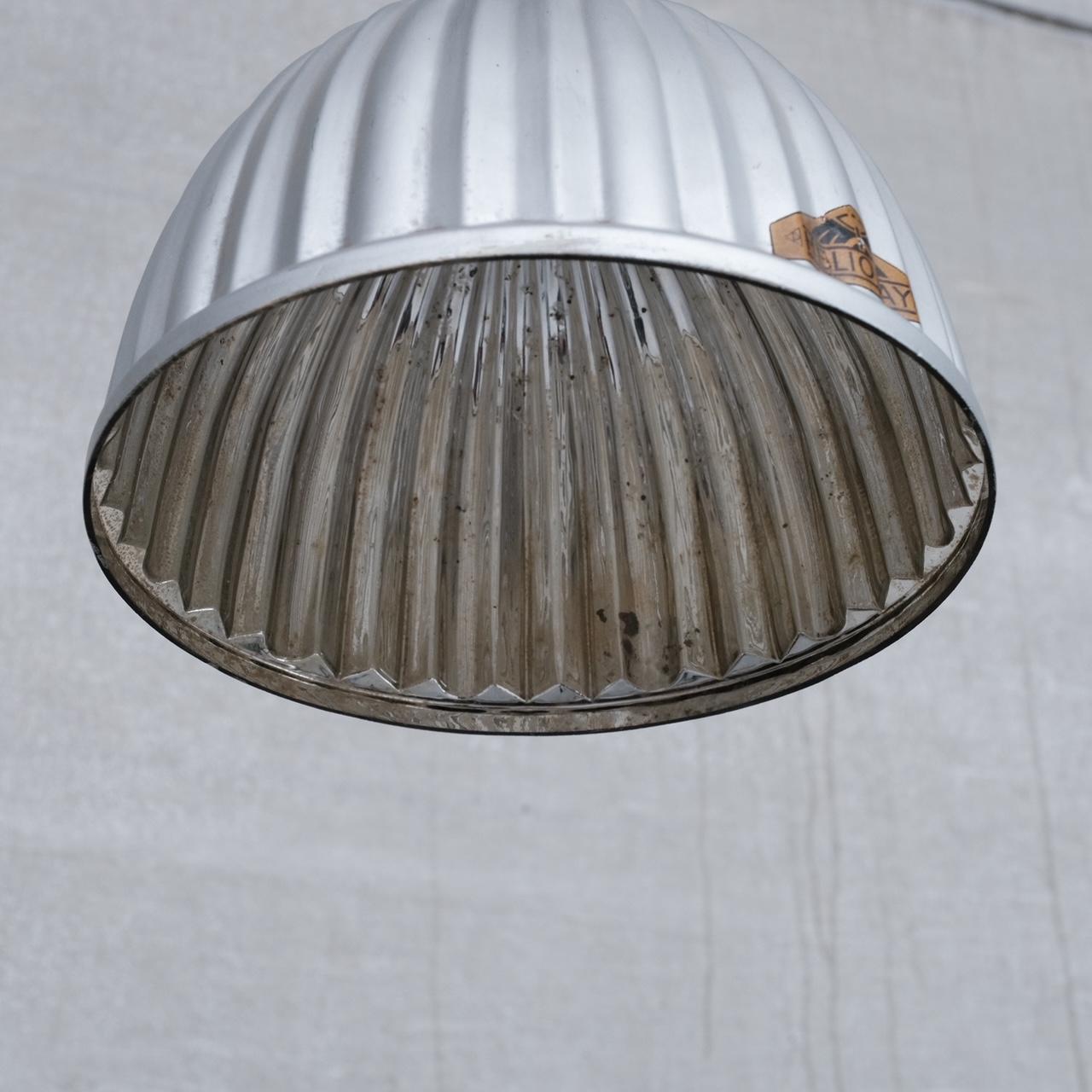 Métal Lampes à suspension anglaises anciennes en verre mercuré 'Helioray' en vente