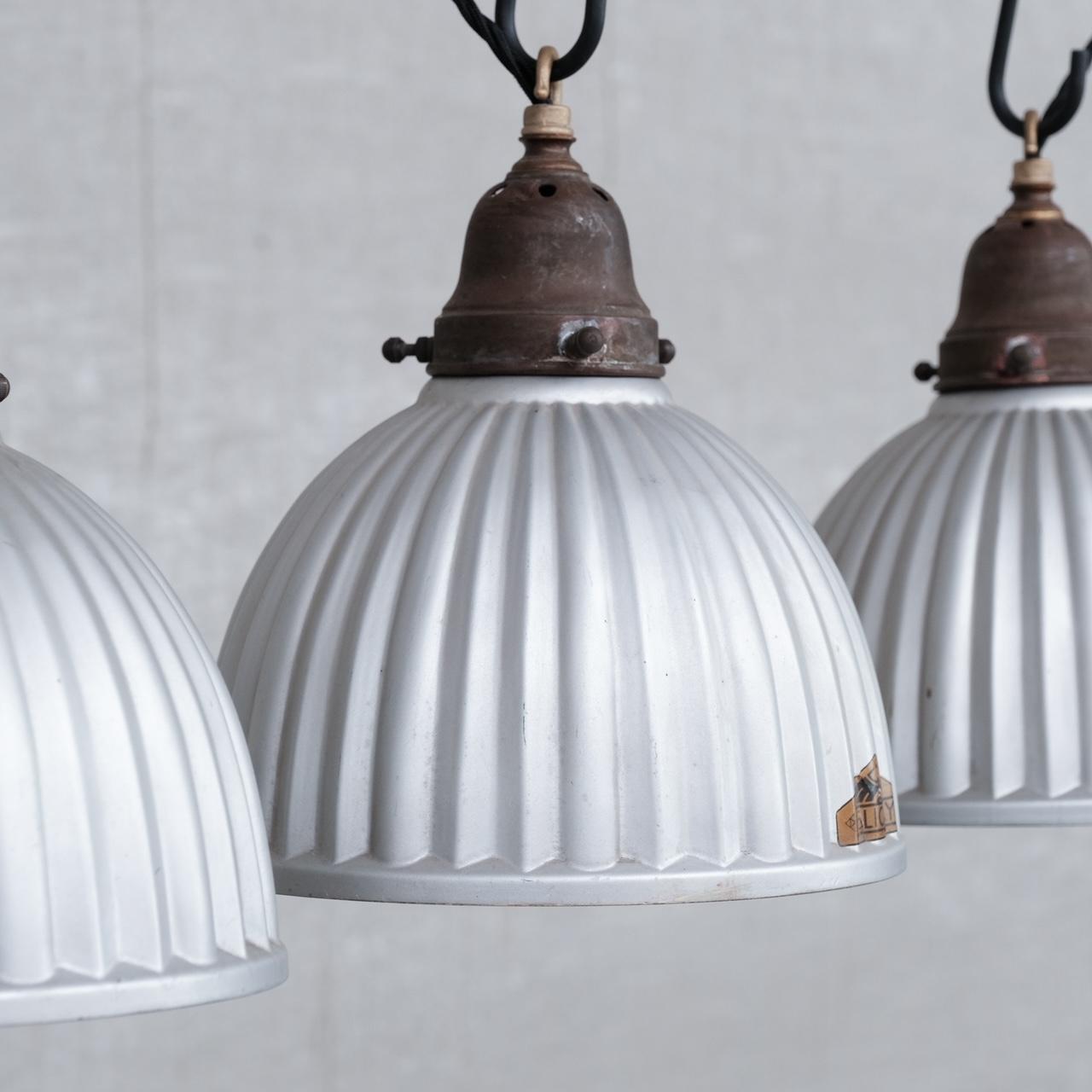 Lampes à suspension anglaises anciennes en verre mercuré 'Helioray' en vente 2