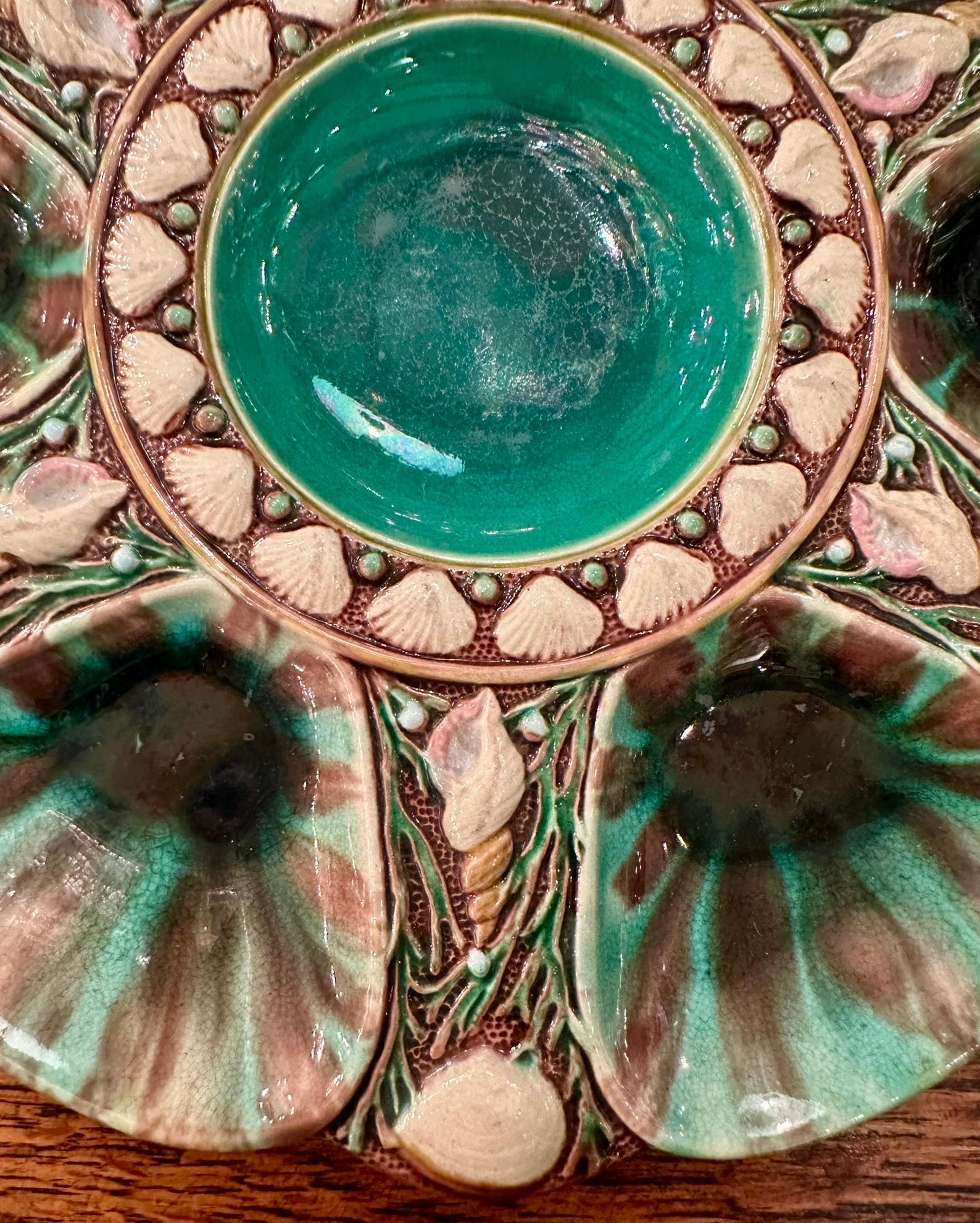 Porcellana Antico piatto da ostrica in porcellana inglese Minton Majolica Greene & Greene, 1875 ca. 1875 in vendita