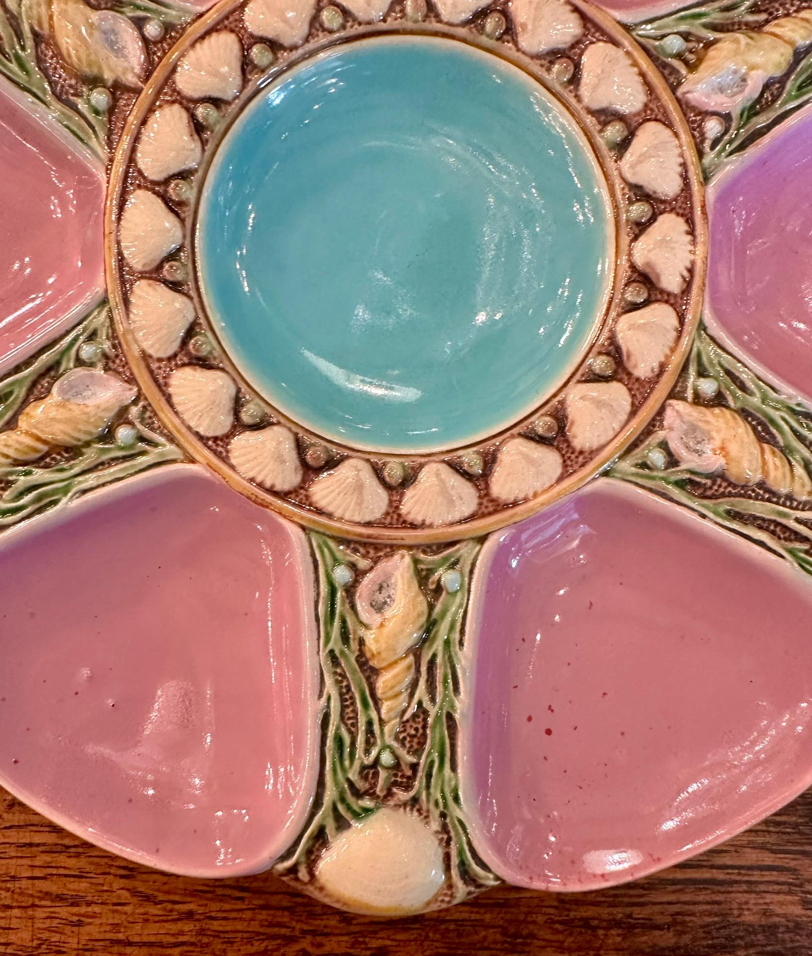 Majolica Antico piatto da ostrica in maiolica inglese Minton rosa e blu CIRCA 1865 in vendita