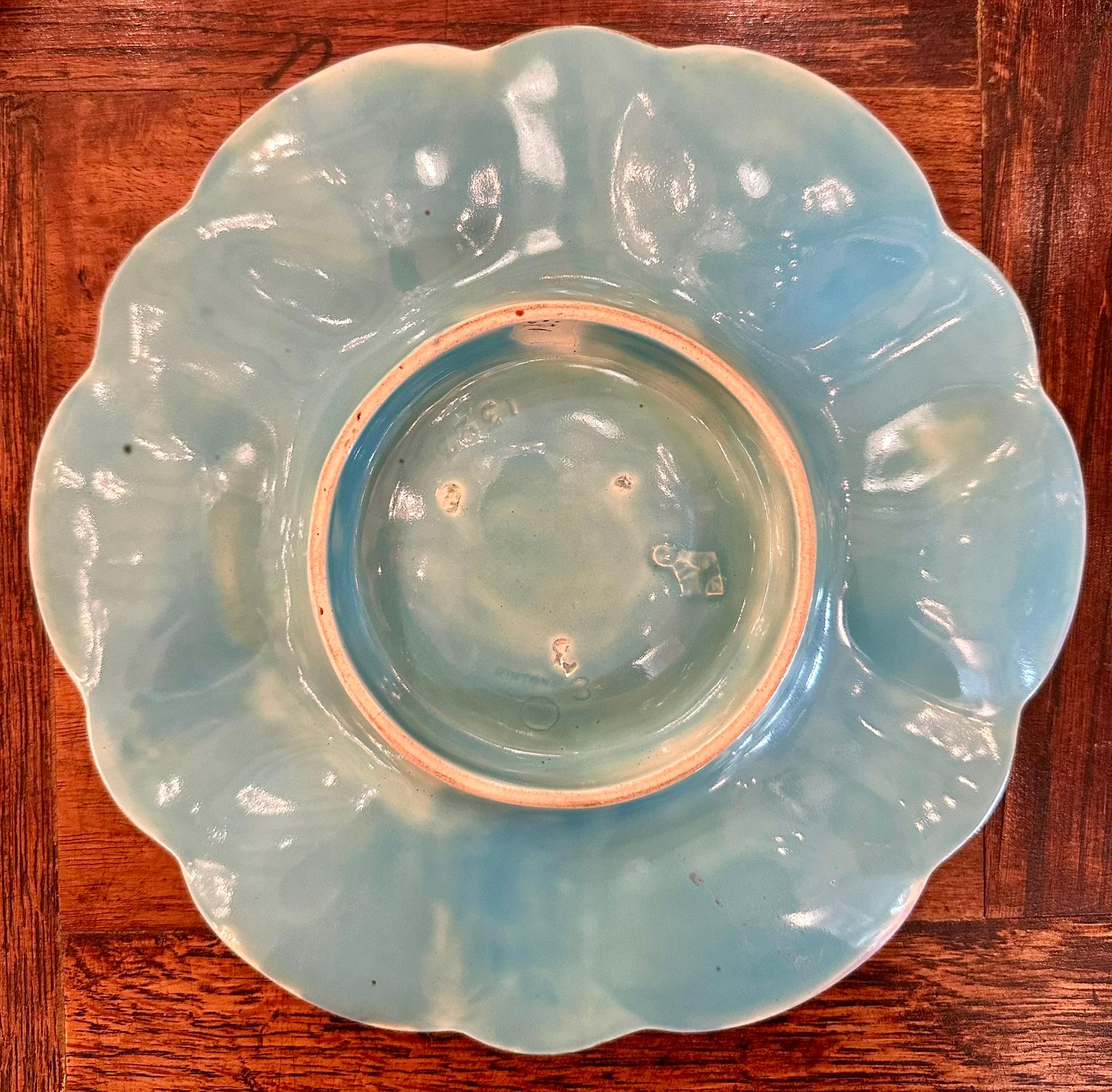 Antico piatto da ostrica in maiolica inglese Minton rosa e blu CIRCA 1865 in vendita 1