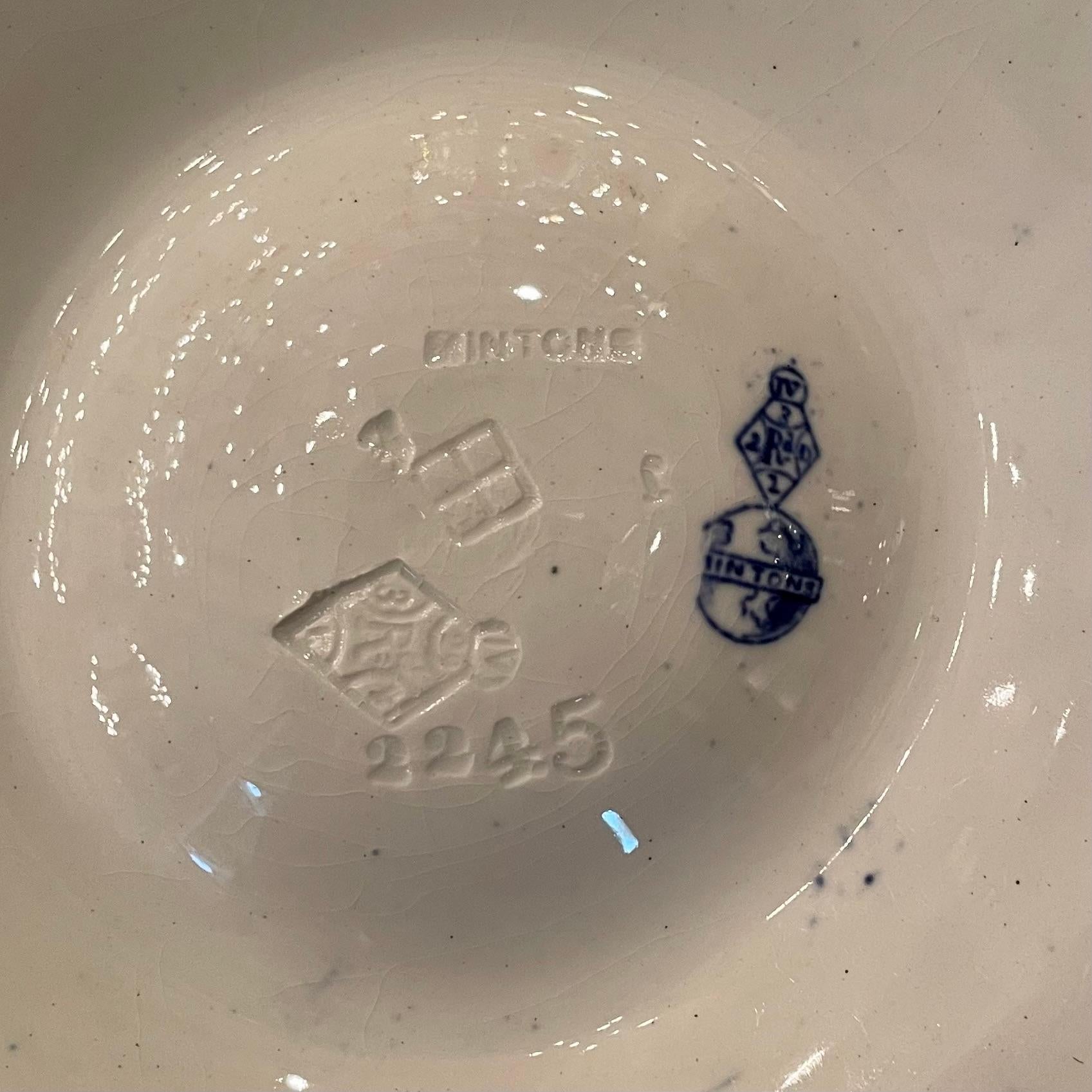 Antiker englischer „Mintons Co.“-Schrank Austernteller aus blauem und cremefarbenem Bombay-Porzellan Ca. 1890 im Zustand „Gut“ im Angebot in New Orleans, LA