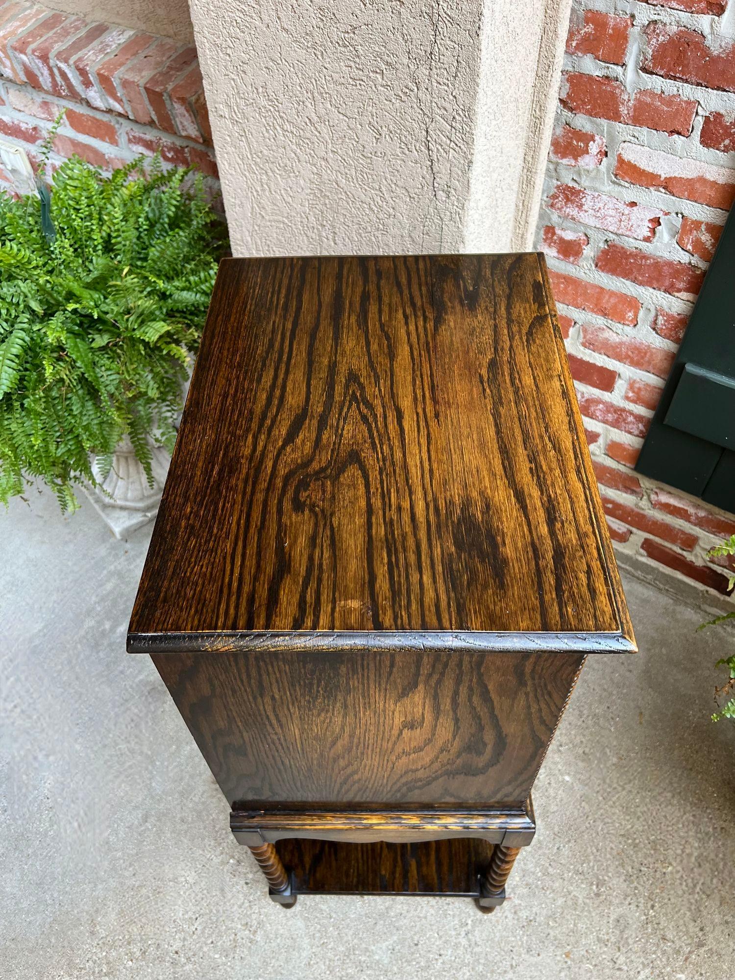 Ancienne armoire à musique anglaise, dossier de bureau, petite table d'appoint Jacobean, chêne tigré en vente 12