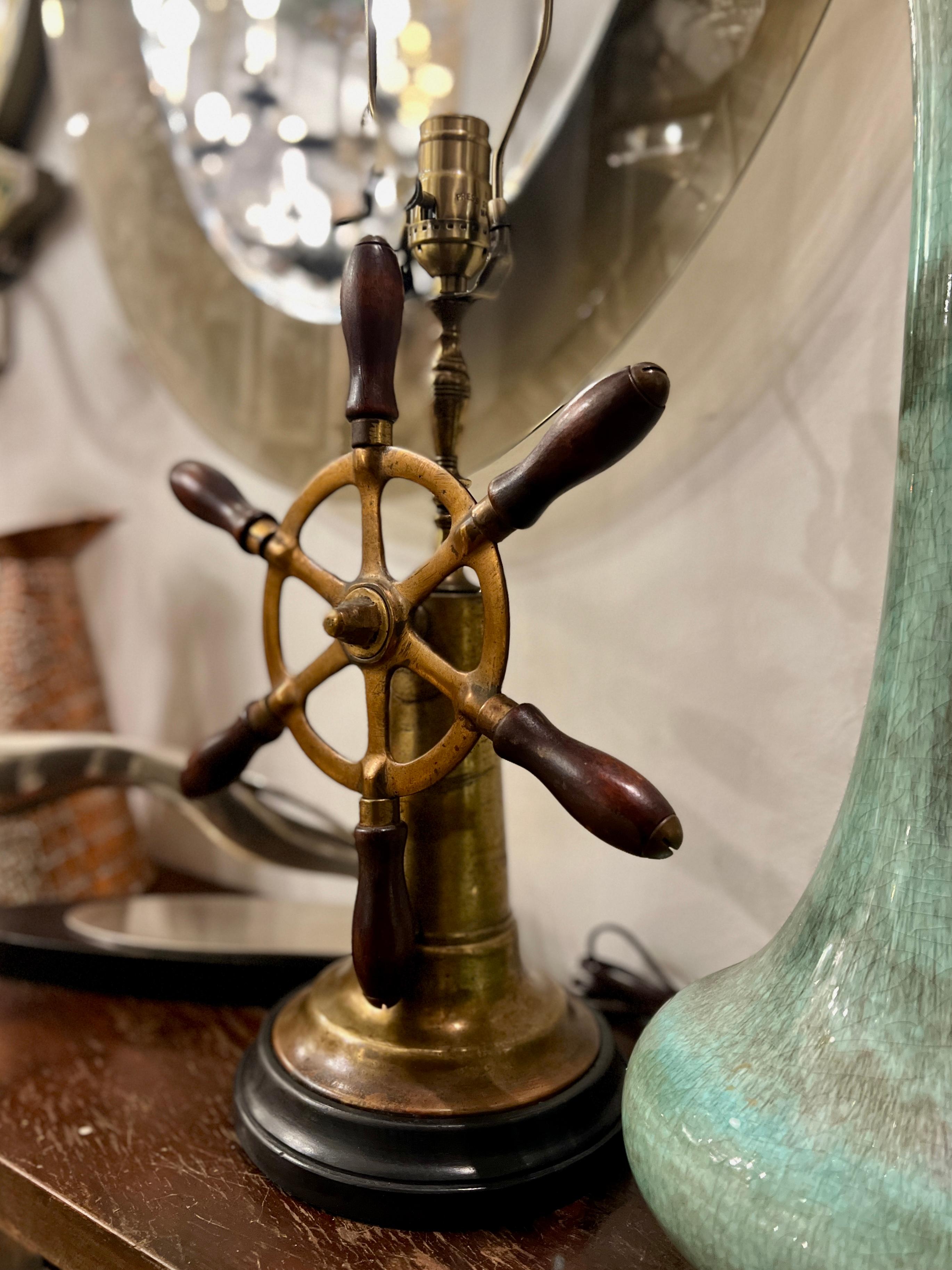 Lampe marine anglaise d'antiquités Bon état - En vente à New York, NY