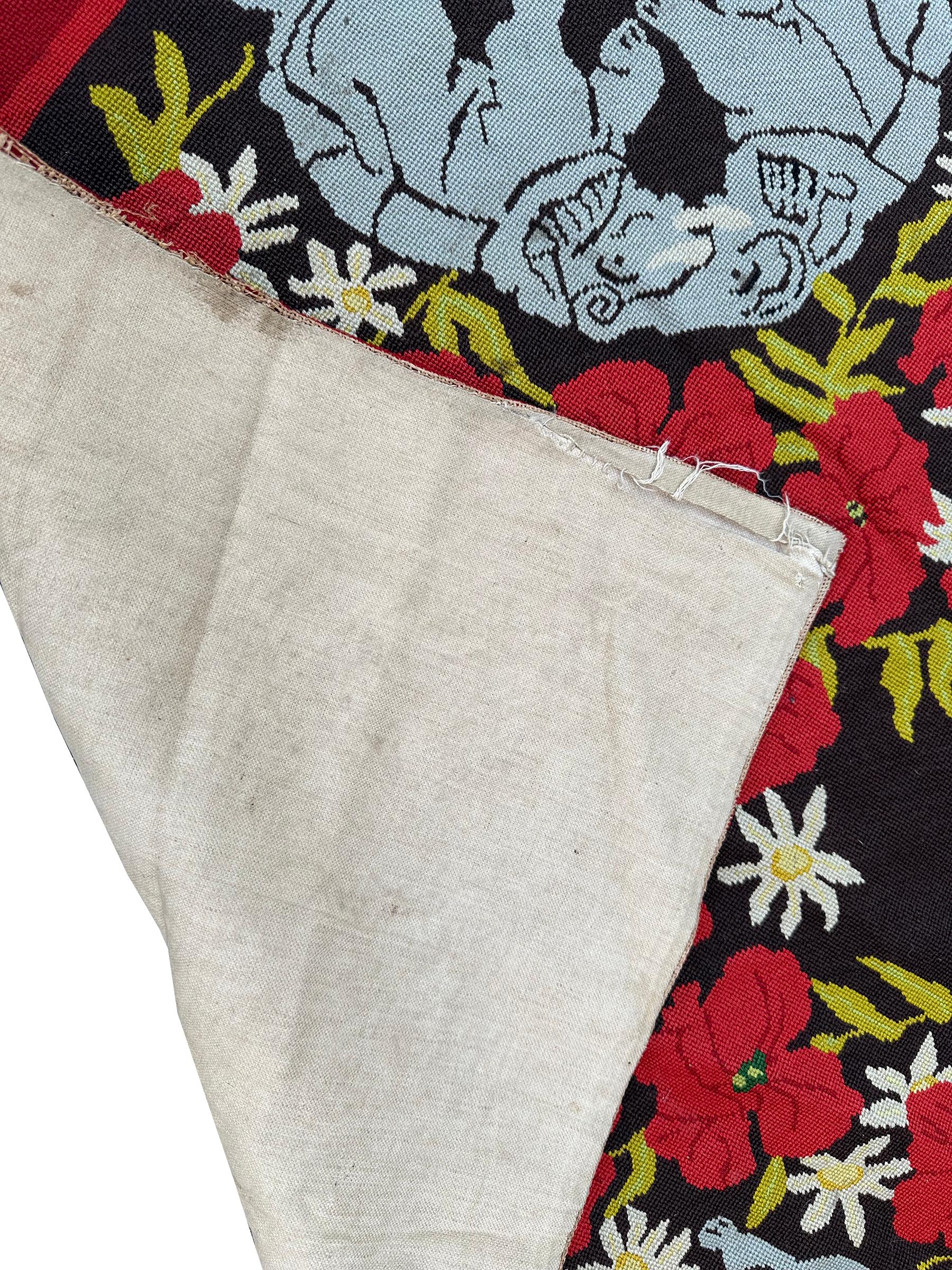 Antique English Needlepoint 3x5 Tapestry 102cmx145cm Elephant Tapestry c.1930 en vente 2