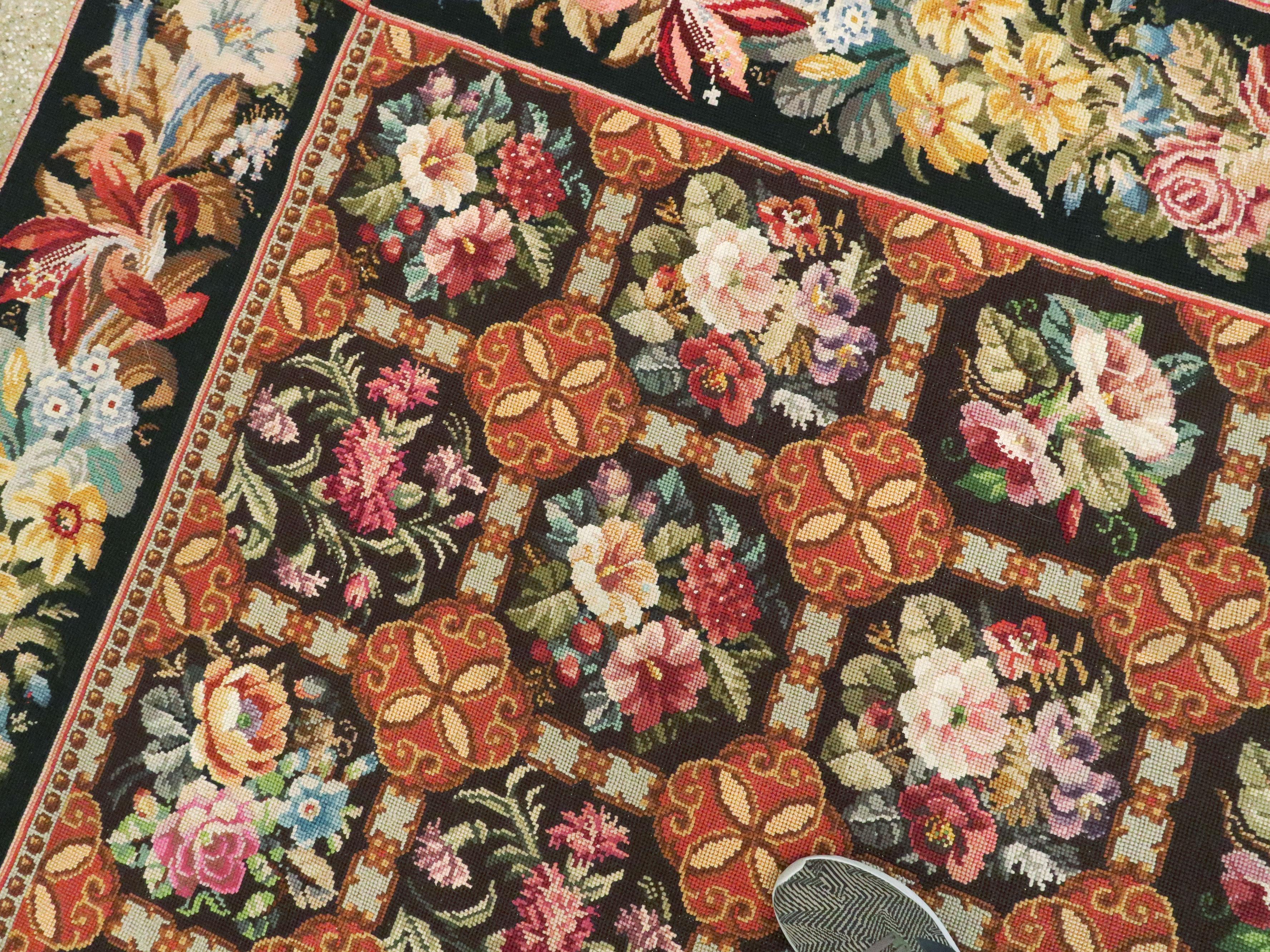 Antiker englischer Gobelinstickerei-Teppich (Wolle) im Angebot
