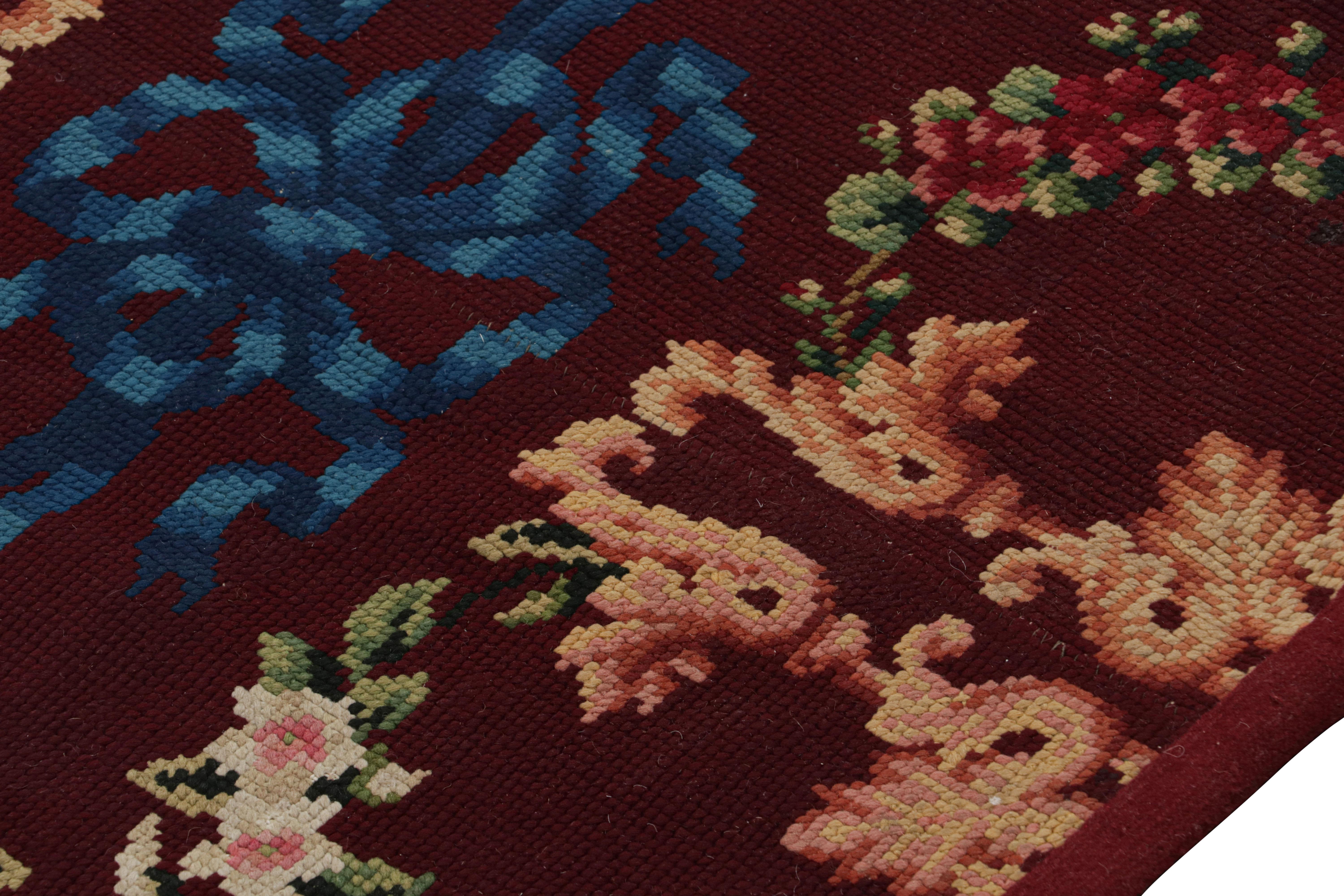 Antiker englischer Nadelspitze-Teppich in Burgunderrot mit botanischen Botanicals (Frühes 20. Jahrhundert) im Angebot