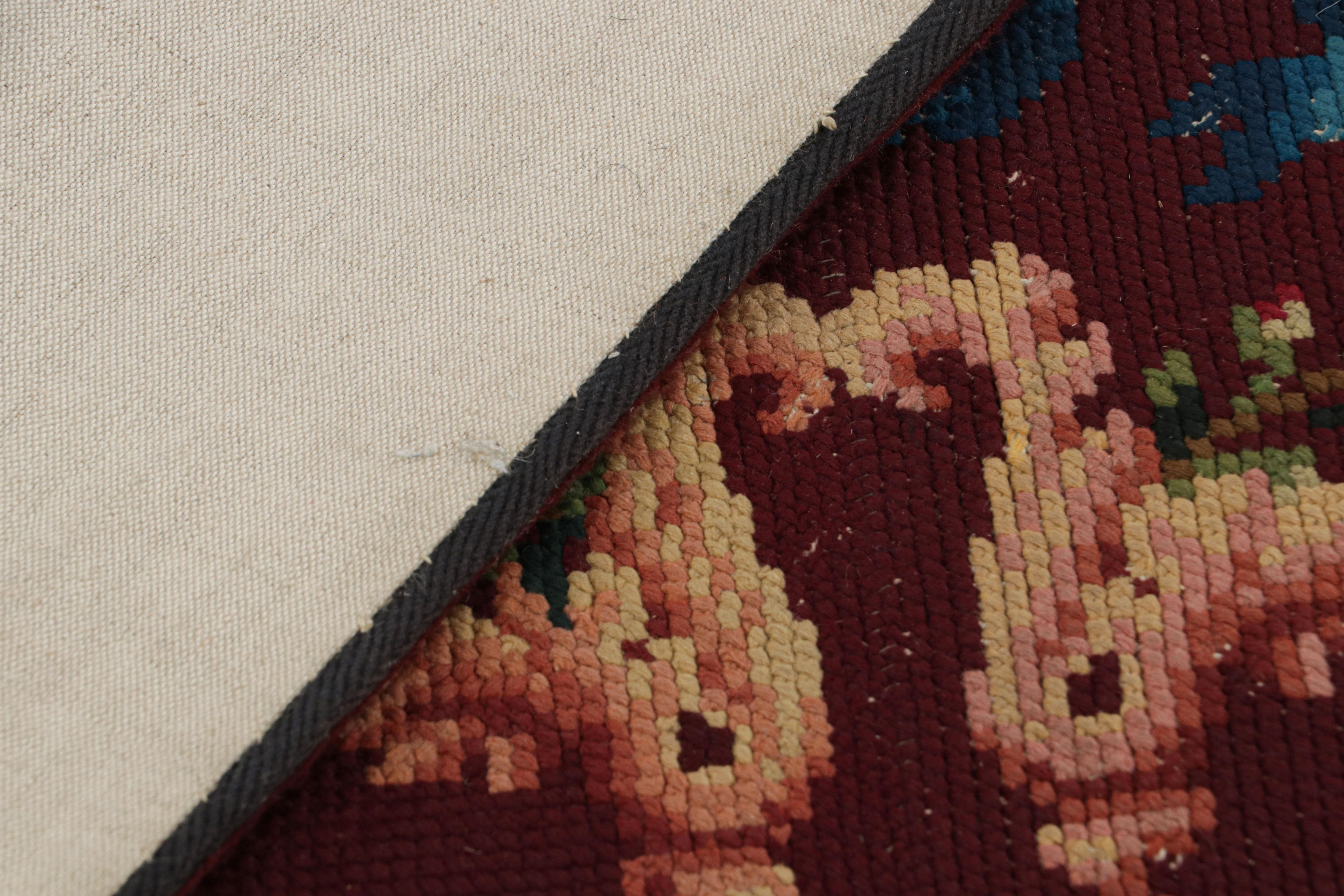 Antiker englischer Nadelspitze-Teppich in Burgunderrot mit botanischen Botanicals (Wolle) im Angebot