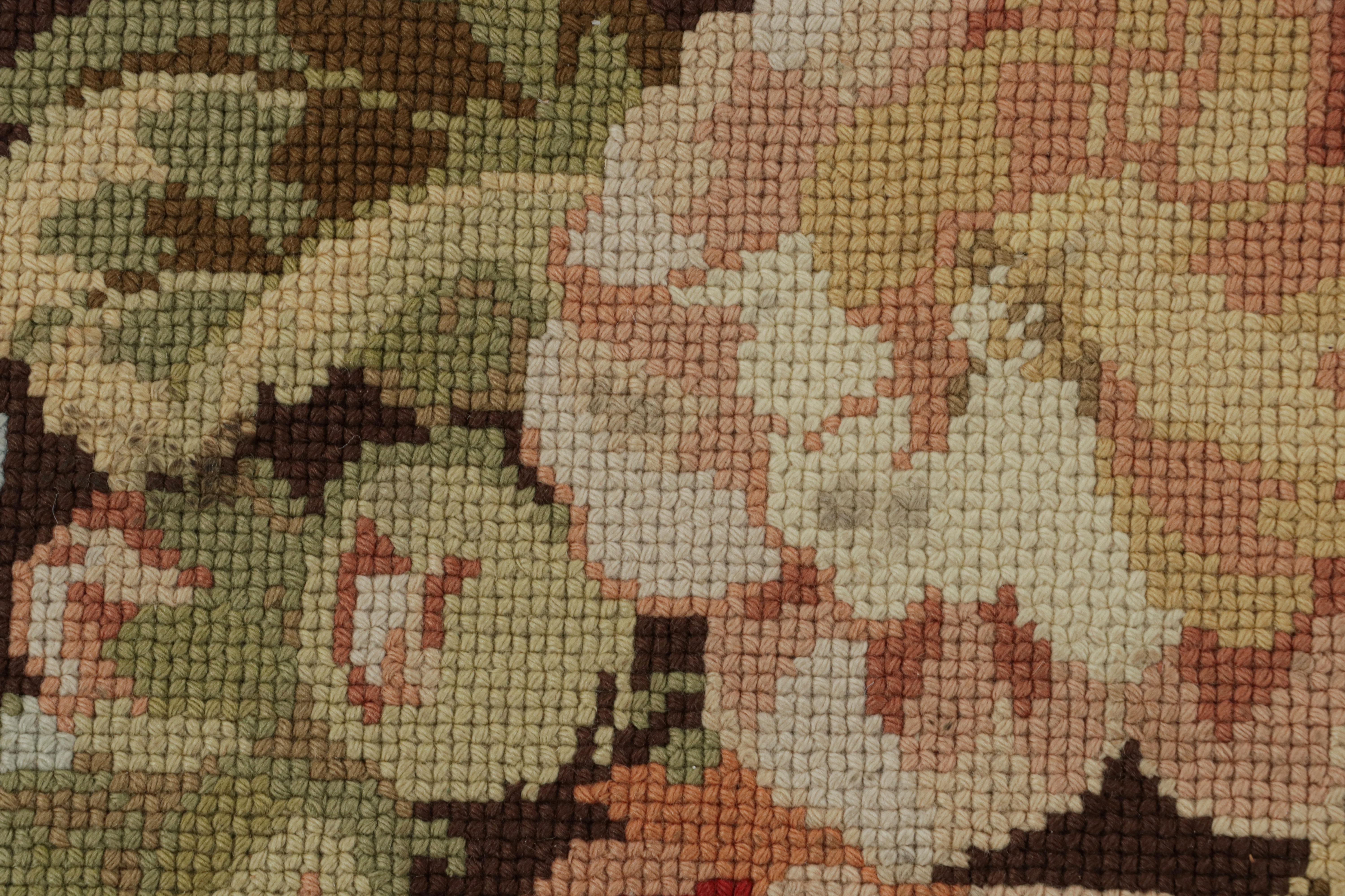 Tessuto a mano Antico tappeto quadrato inglese a punta d'ago con motivo floreale, da Rug & Kilim in vendita
