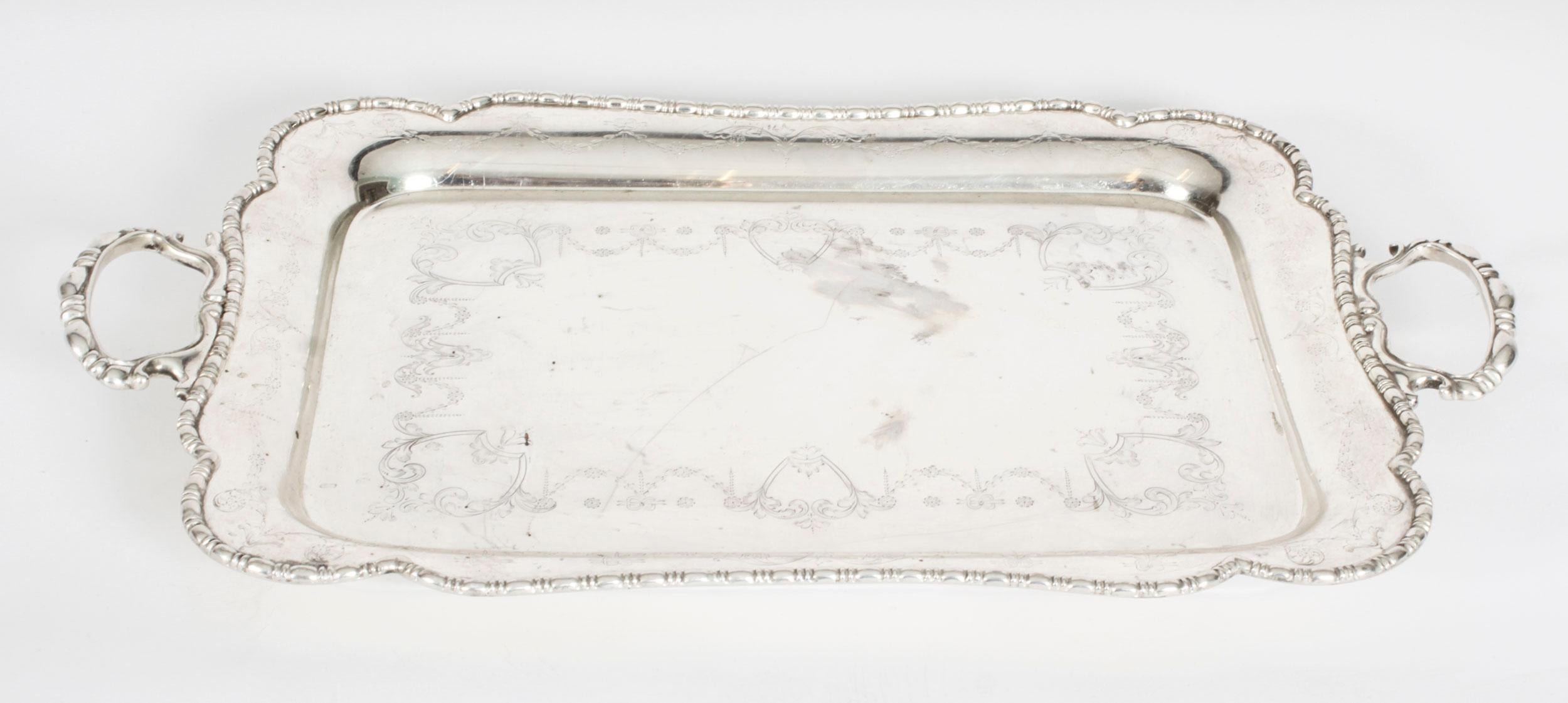 Antikes englisches neoklassizistisches versilbertes Tablett James Deakin aus dem 19. Jahrhundert (Spätes 19. Jahrhundert) im Angebot