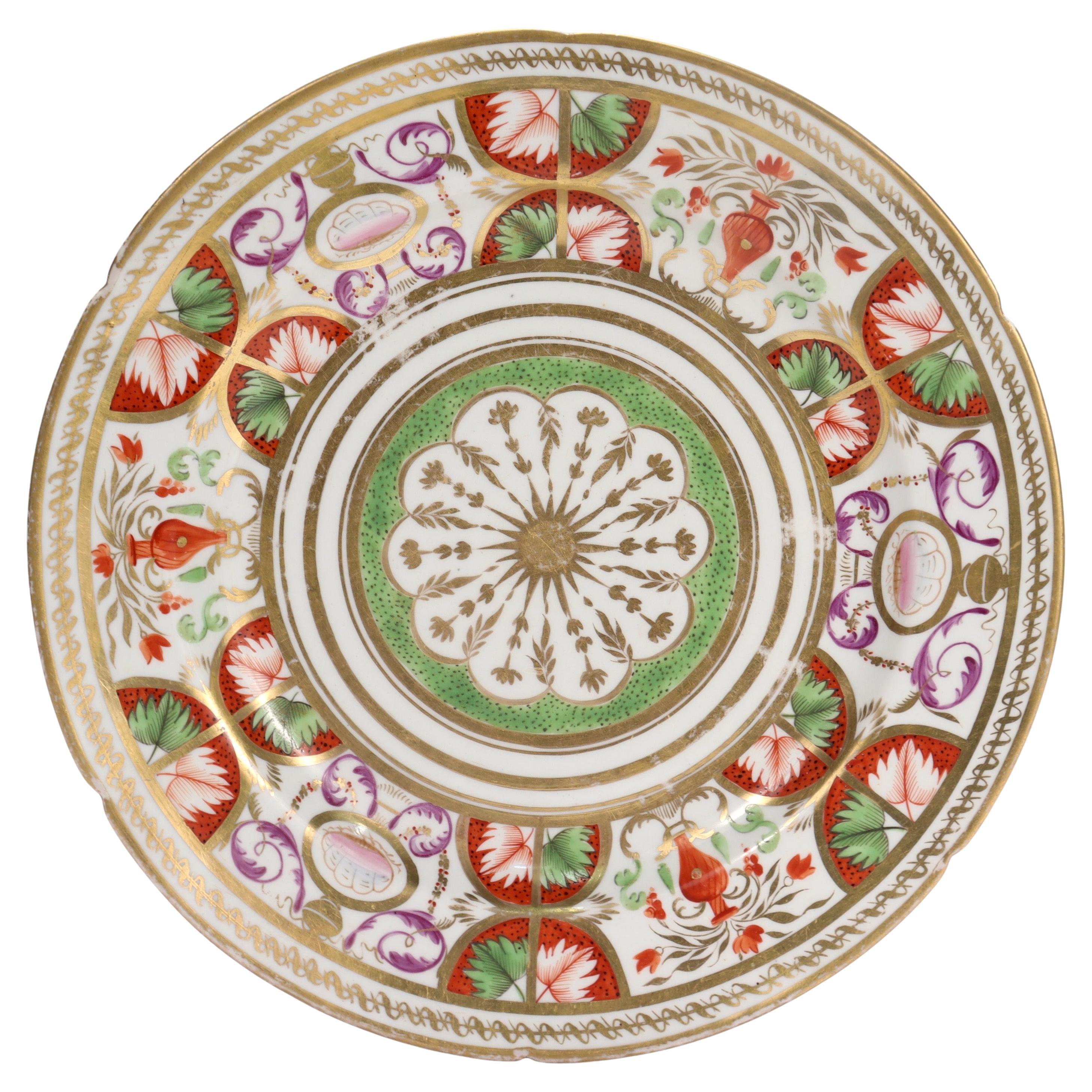 Ancienne assiette en porcelaine néoclassique anglaise attribuée à Coalport