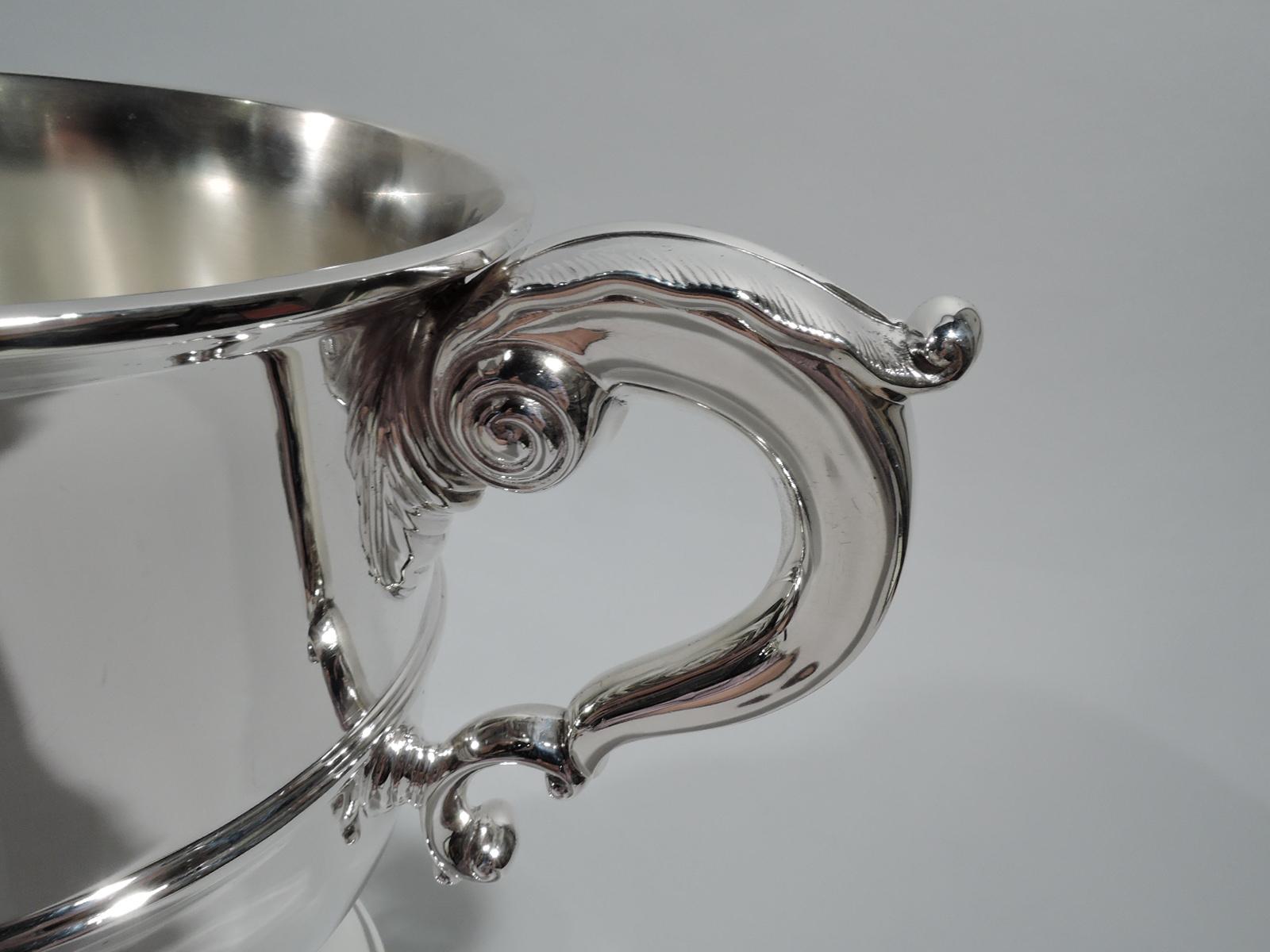 Antique English Neoclassical Sterling Silver Trophy Cup In Excellent Condition In New York, NY