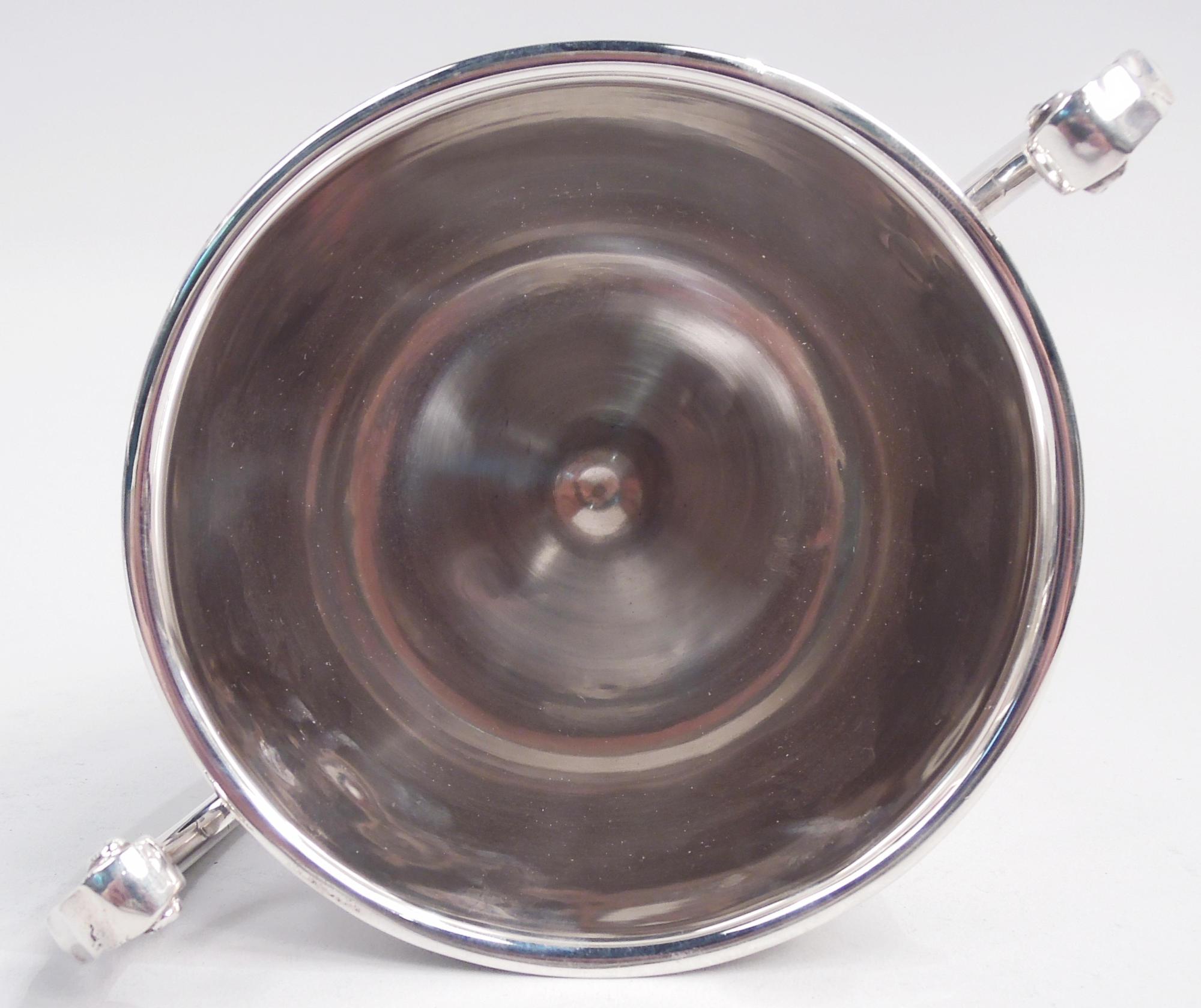 Gravé Ancienne coupe trophée en argent sterling pour urne néoclassique anglaise, 1921 en vente