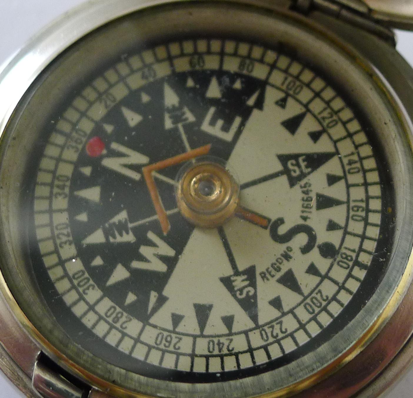 Début du 20ème siècle Boussole anglaise ancienne à boîtier en nickel Reg. N° pour 1903 - WW1 Military Issue en vente