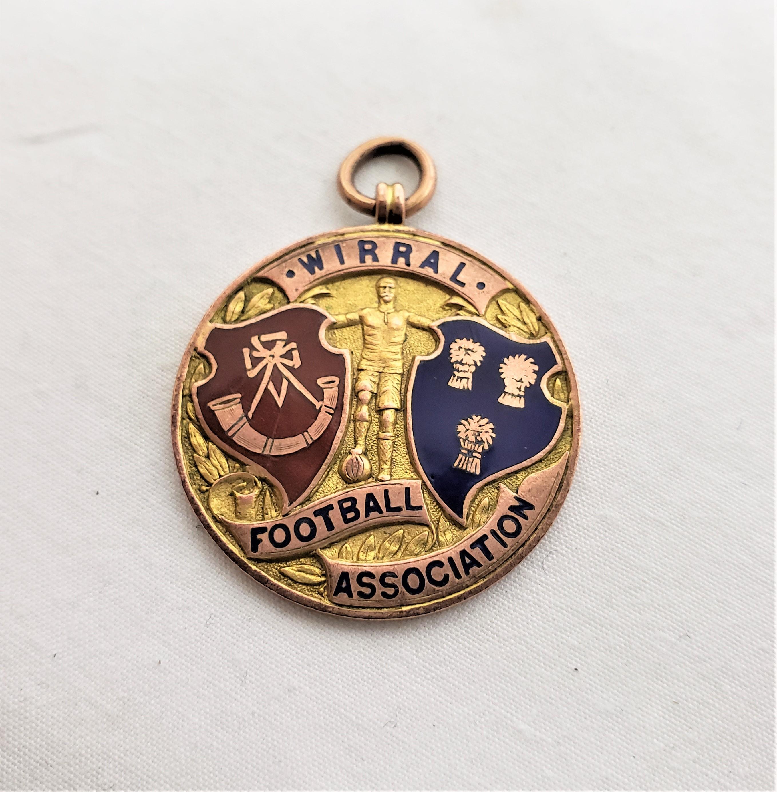 Anglais Anciennes médailles anglaises de football ou de football en or jaune neuf carats et deux plaquées en vente