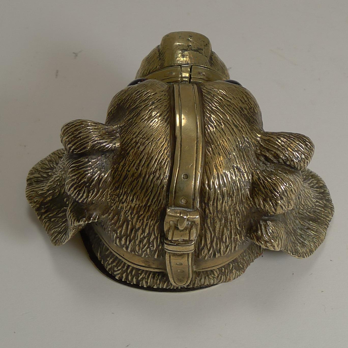 Antique English Novelty / Figural Brass Inkwell, Glass Eyes, circa 1880 im Zustand „Gut“ in Bath, GB