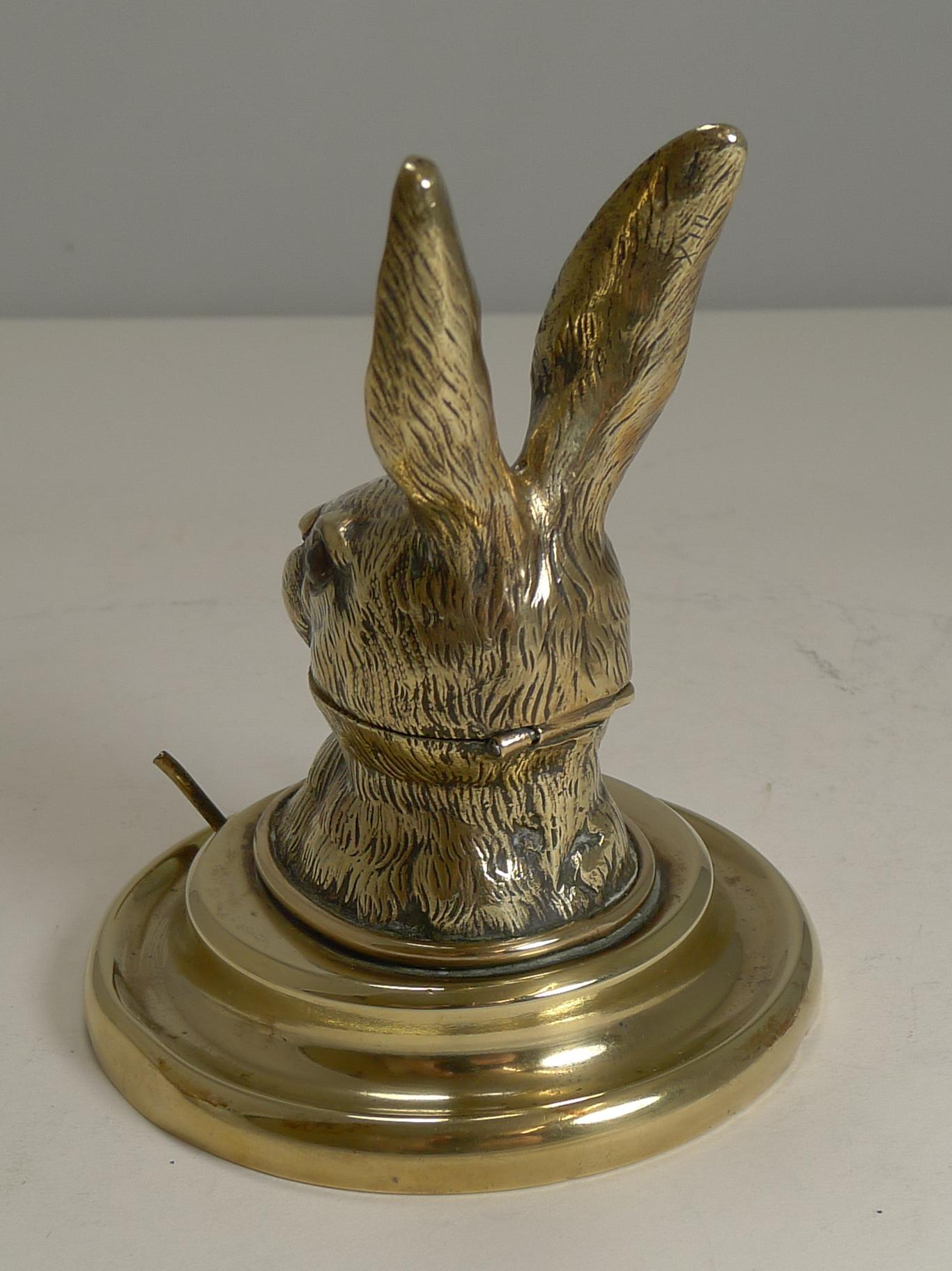 Anglais Encrier en laiton ancien fantaisie / figuratif anglais - Hare c.1880 en vente