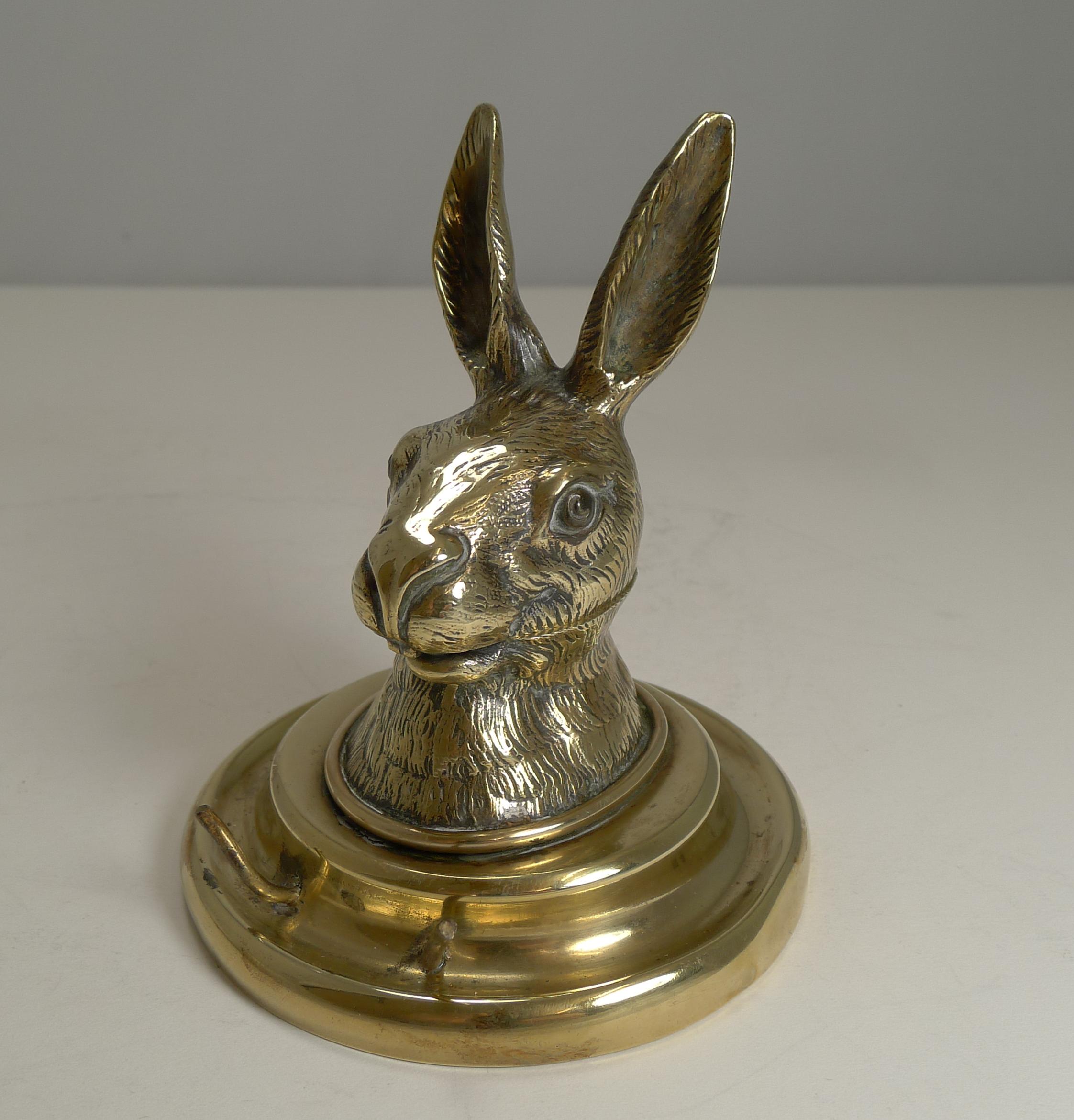 Fin du XIXe siècle Encrier en laiton ancien fantaisie / figuratif anglais - Hare c.1880 en vente