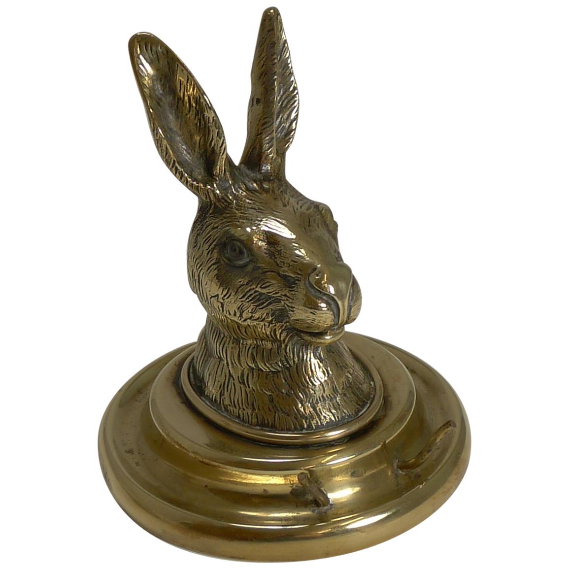 Encrier en laiton ancien fantaisie / figuratif anglais - Hare c.1880 en vente