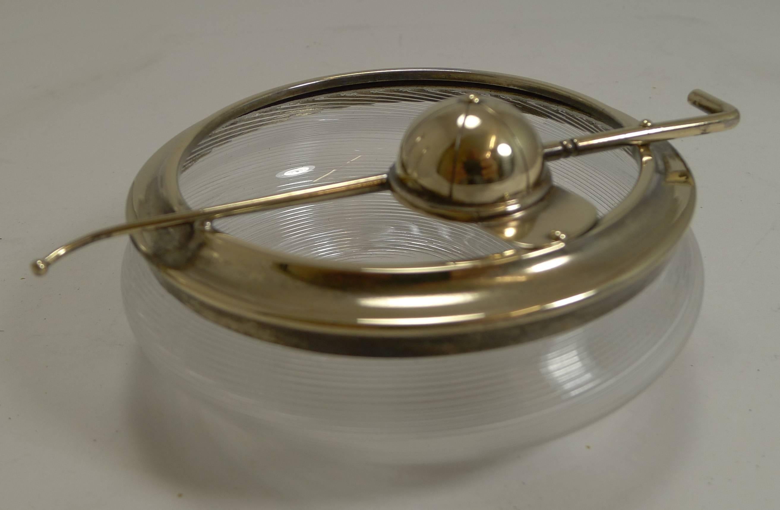I absolutely love this most unusual dish, lovely quality and a real novelty for the equestrian or horse racing devotee.

Made from a lovely quality threaded glass, the rim, Jockey Cap and Crop all made from English polished brass.

Perfect for