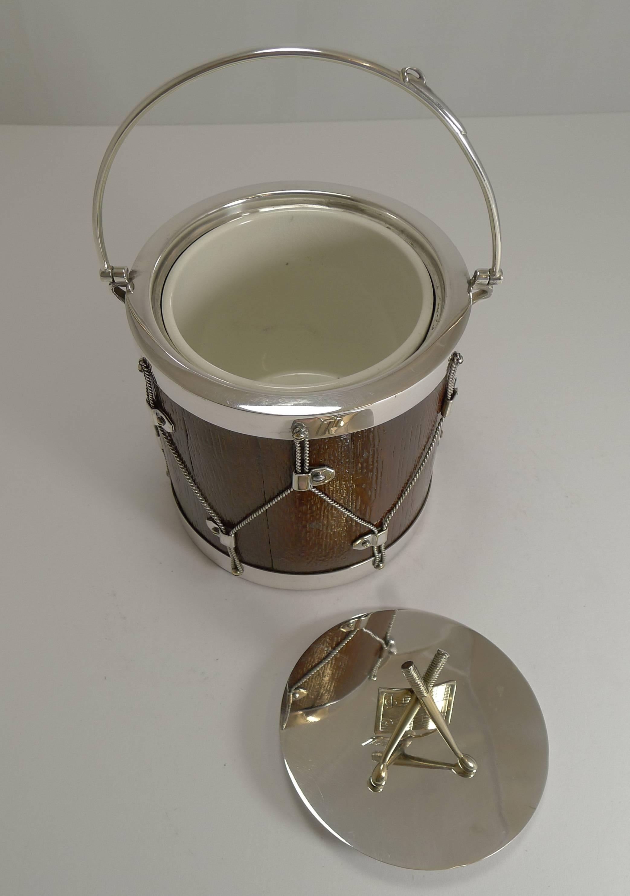 Antike englische Biskuitschachtel oder Fass aus Eiche und versilberter Trommel in Trommelform, um 1890 (Beschichtet) im Angebot