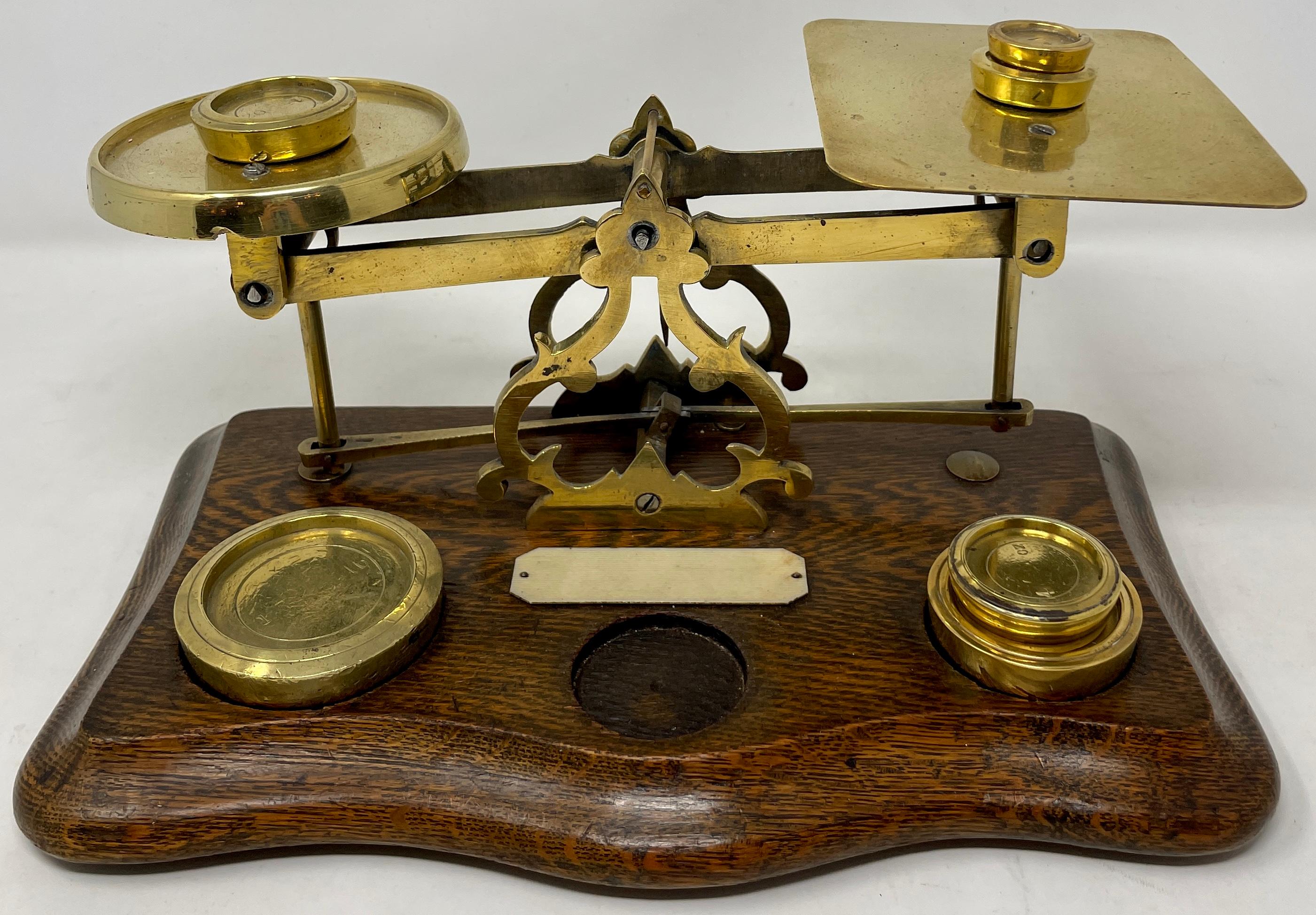 Antique English Oak and Brass Postal Scale In Good Condition For Sale In New Orleans, LA