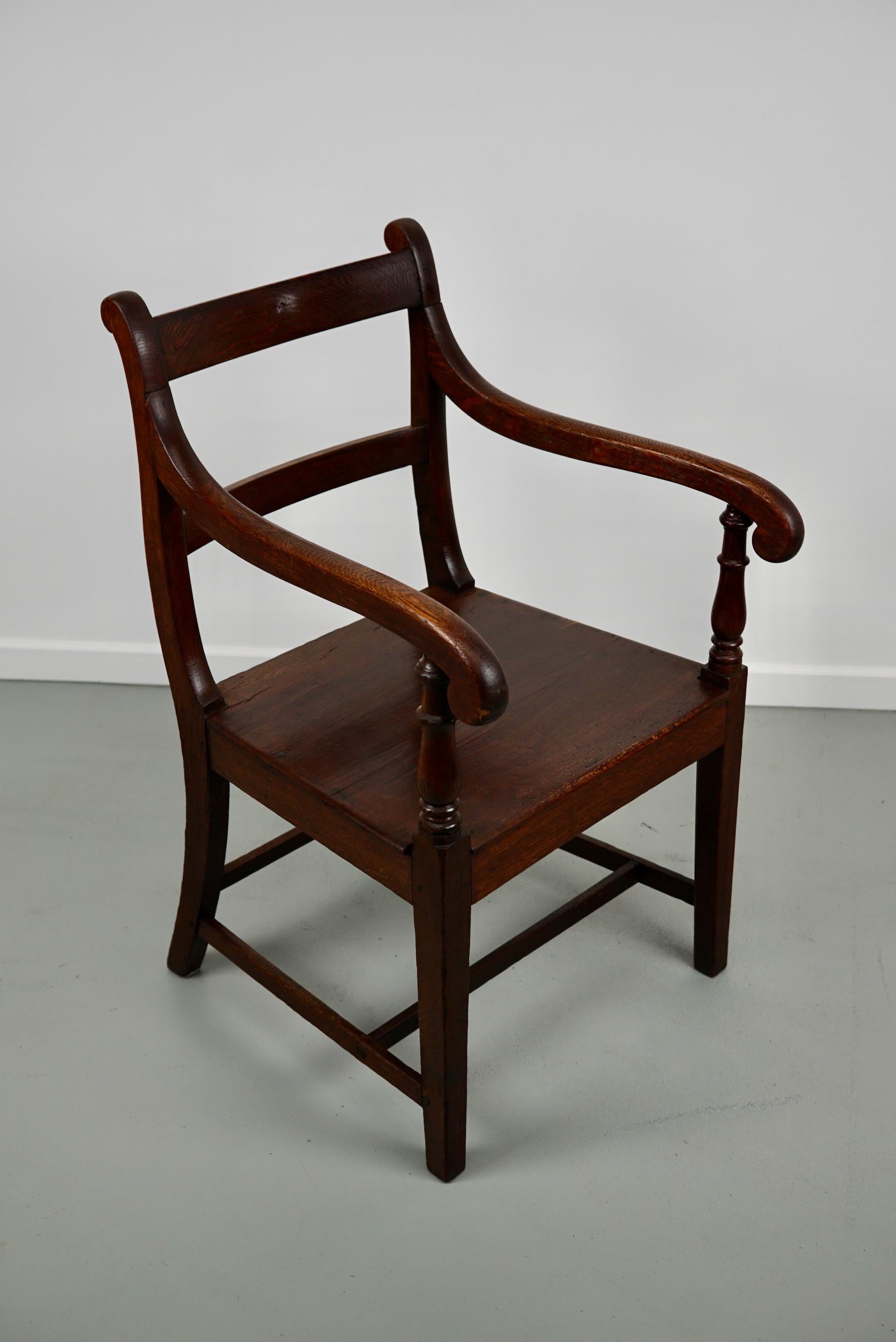 Antique English Oak Armchair 18th Century In Good Condition For Sale In Nijmegen, NL