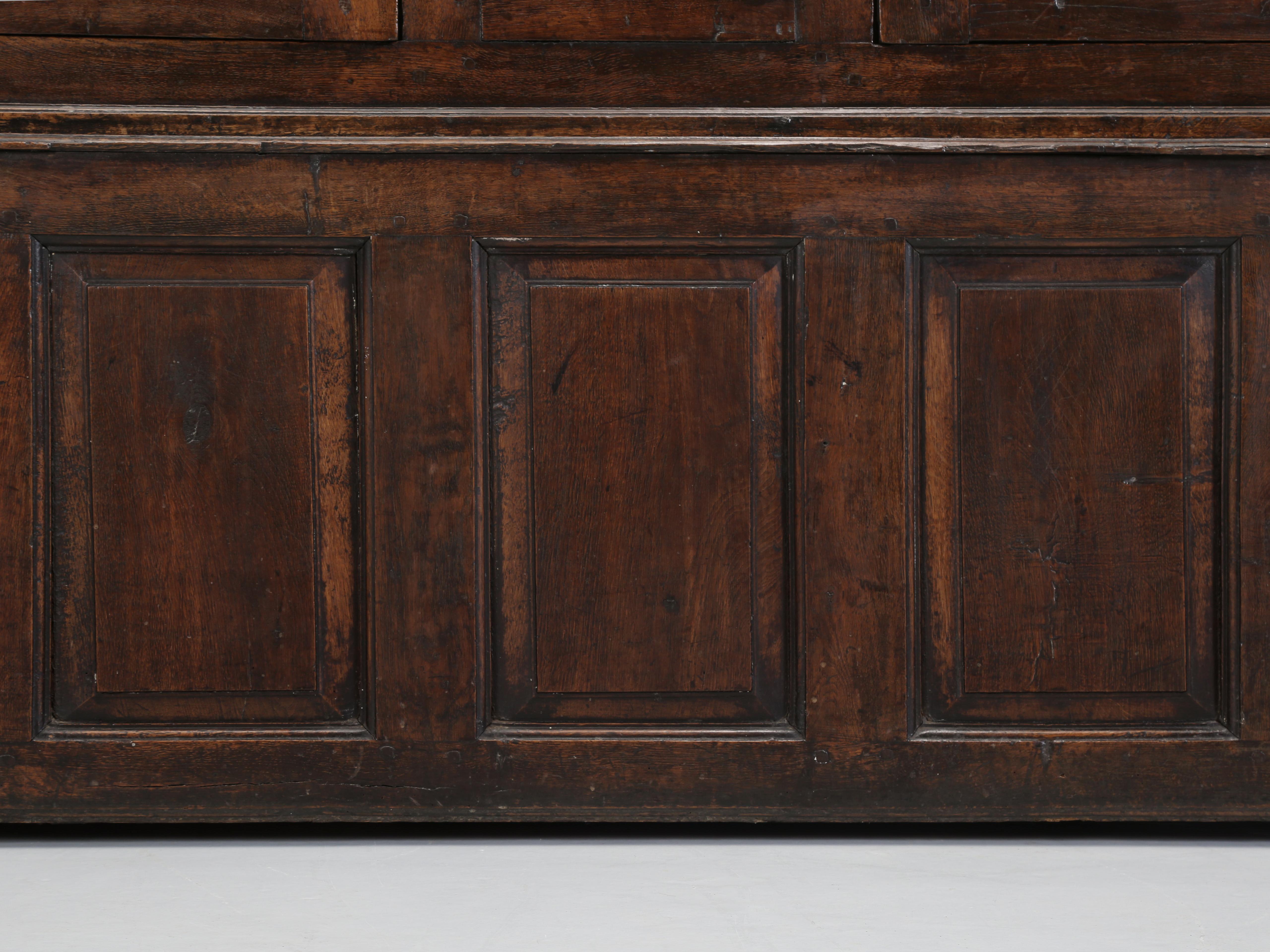 Antique English Oak Baker's Cupboard or Back Hall Coat Closet c1700-40 Original  For Sale 3