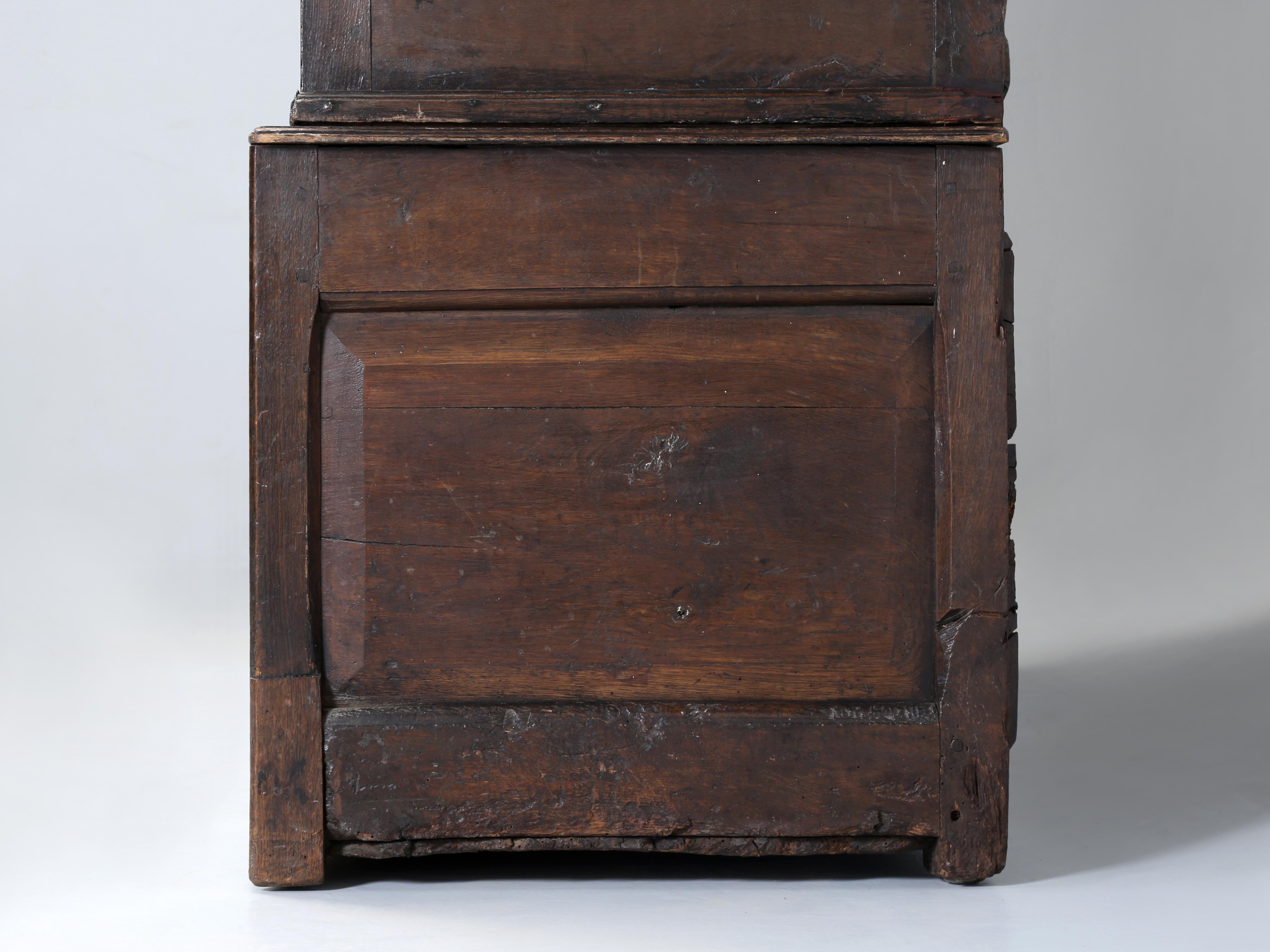 Antique English Oak Baker's Cupboard or Back Hall Coat Closet c1700-40 Original  For Sale 6