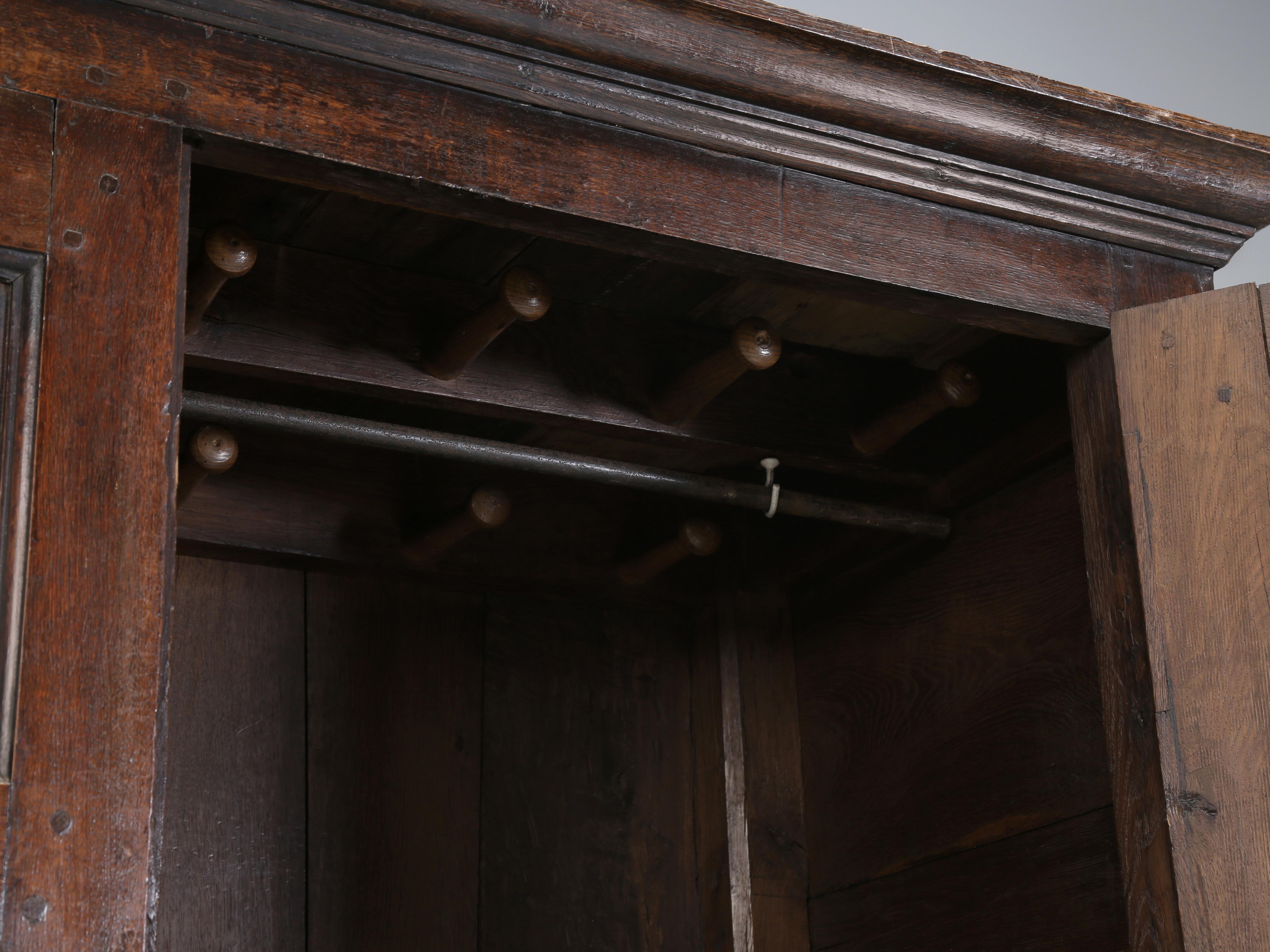 Antique English Oak Baker's Cupboard or Back Hall Coat Closet c1700-40 Original  For Sale 8
