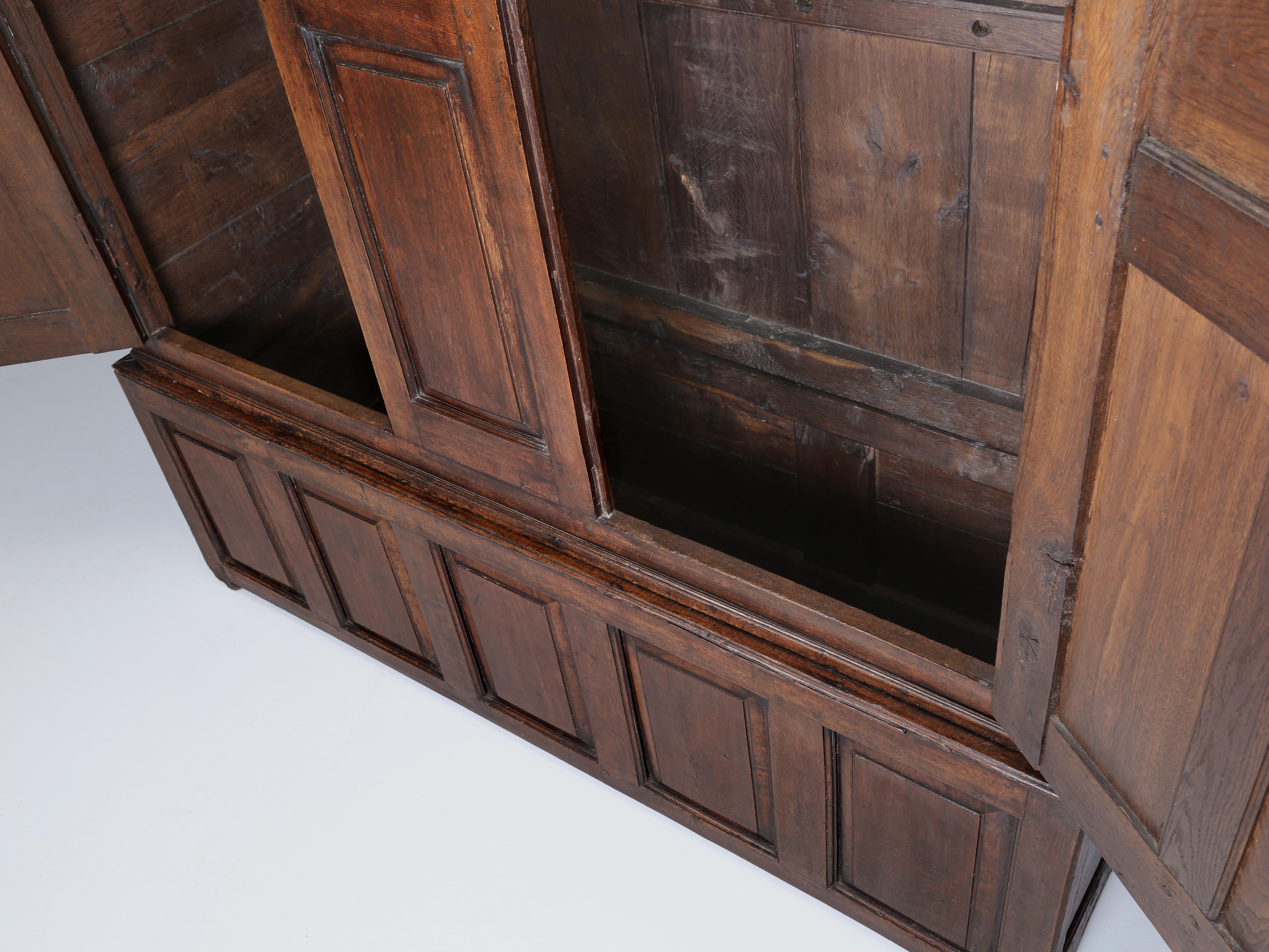 Antique English Oak Baker's Cupboard or Back Hall Coat Closet c1700-40 Original  For Sale 9