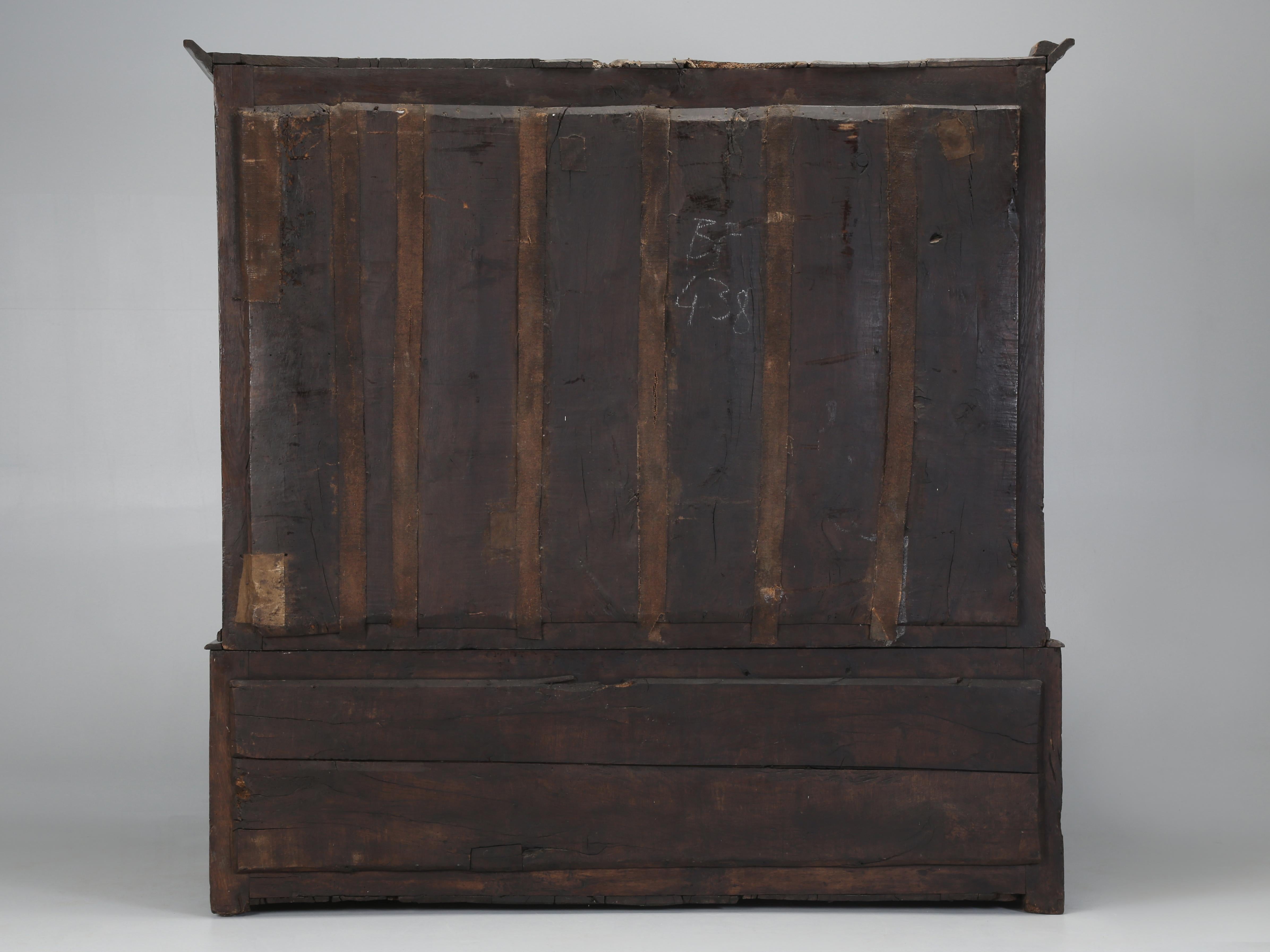 Antique English Oak Baker's Cupboard or Back Hall Coat Closet c1700-40 Original  For Sale 10