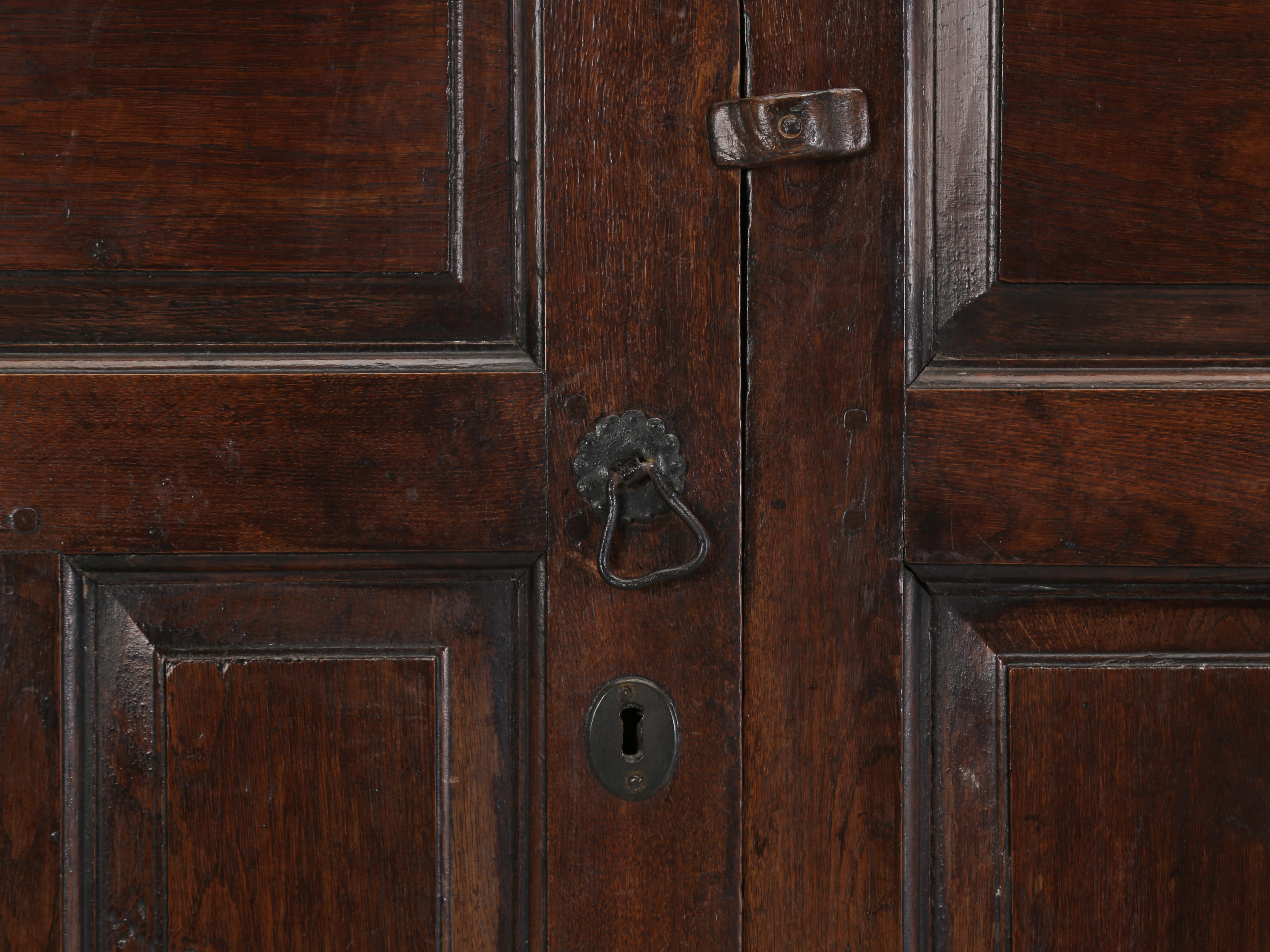 Antique English Oak Baker's Cupboard or Back Hall Coat Closet c1700-40 Original  For Sale 1