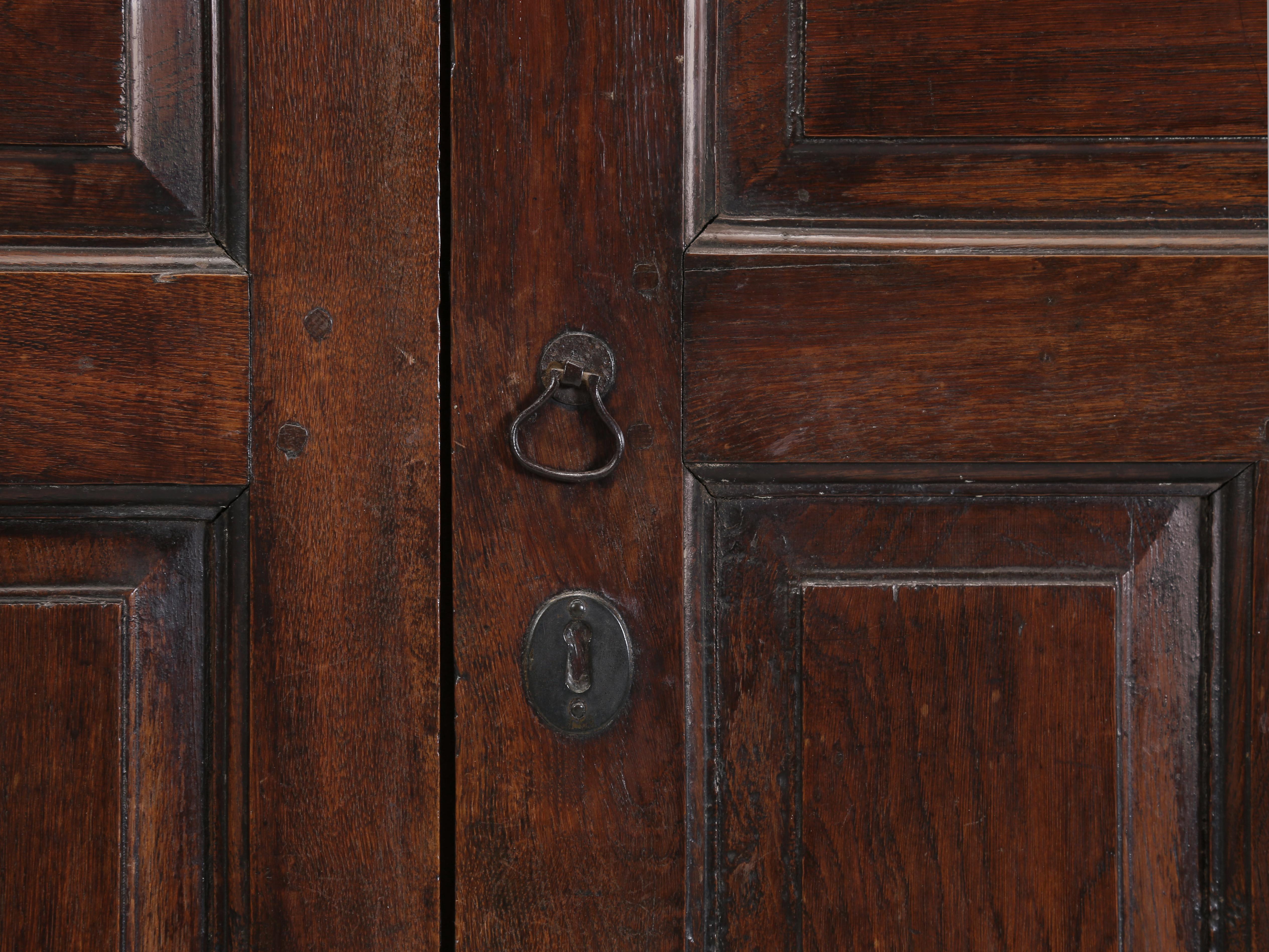 Antique English Oak Baker's Cupboard or Back Hall Coat Closet c1700-40 Original  For Sale 2
