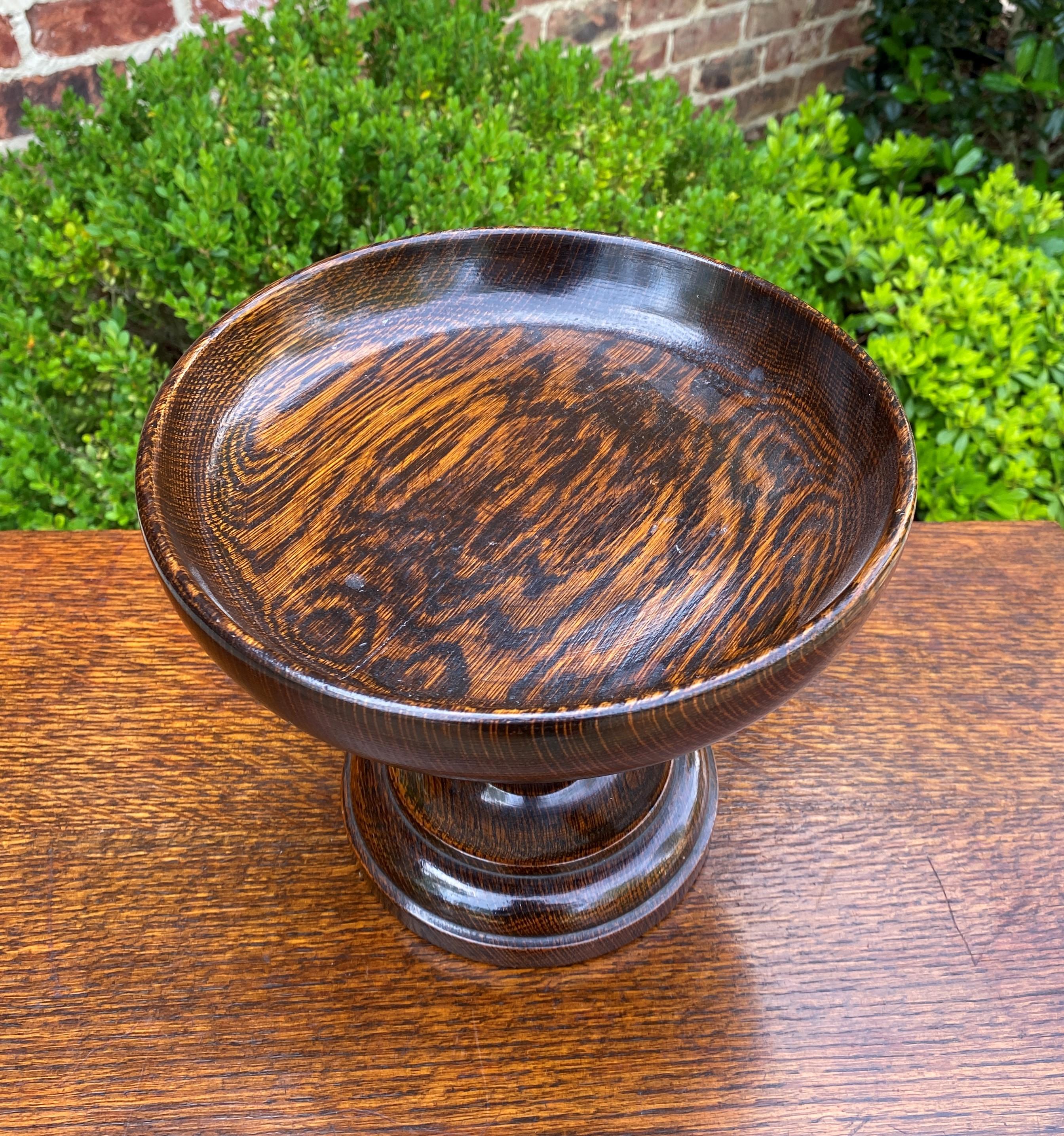 Charming Antique English Oak Barley Twist Compote Pedestal Bowl~~c. 1930s
 

 Charming decorative accent piece for any room in today's home or office

 Measures: 7.5