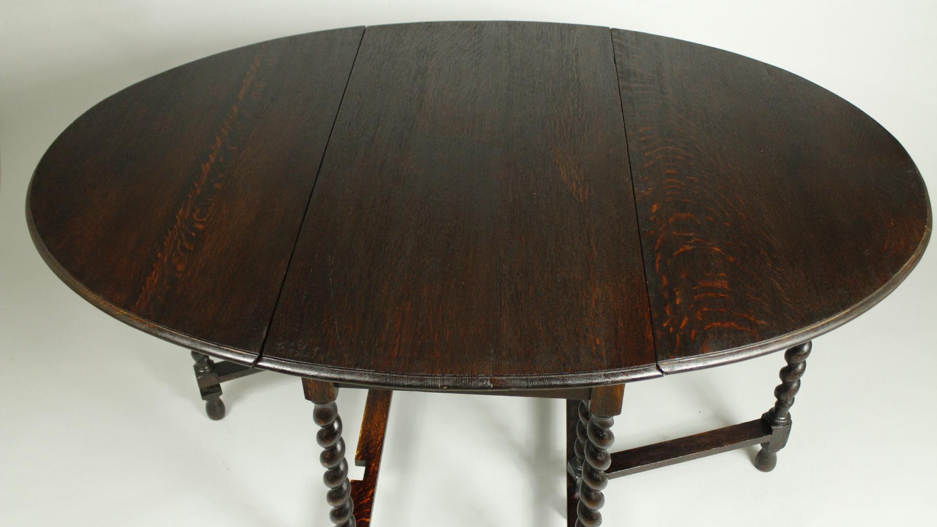 British Antique English Oak Barley Twist Gateleg and Drop Leaf Side Table, 1920s For Sale