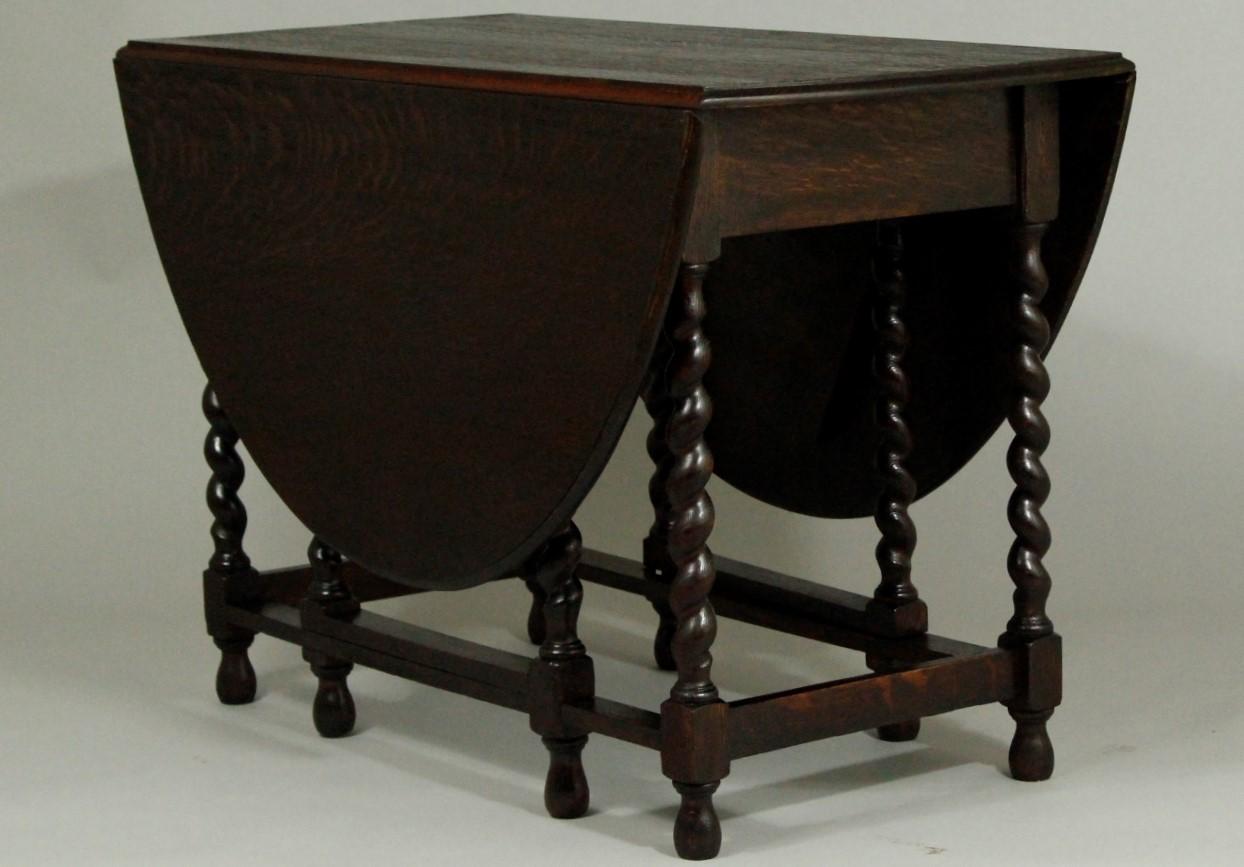 Antique English Oak Barley Twist Gateleg and Drop Leaf Side Table, 1920s In Good Condition For Sale In Tochovice, CZ