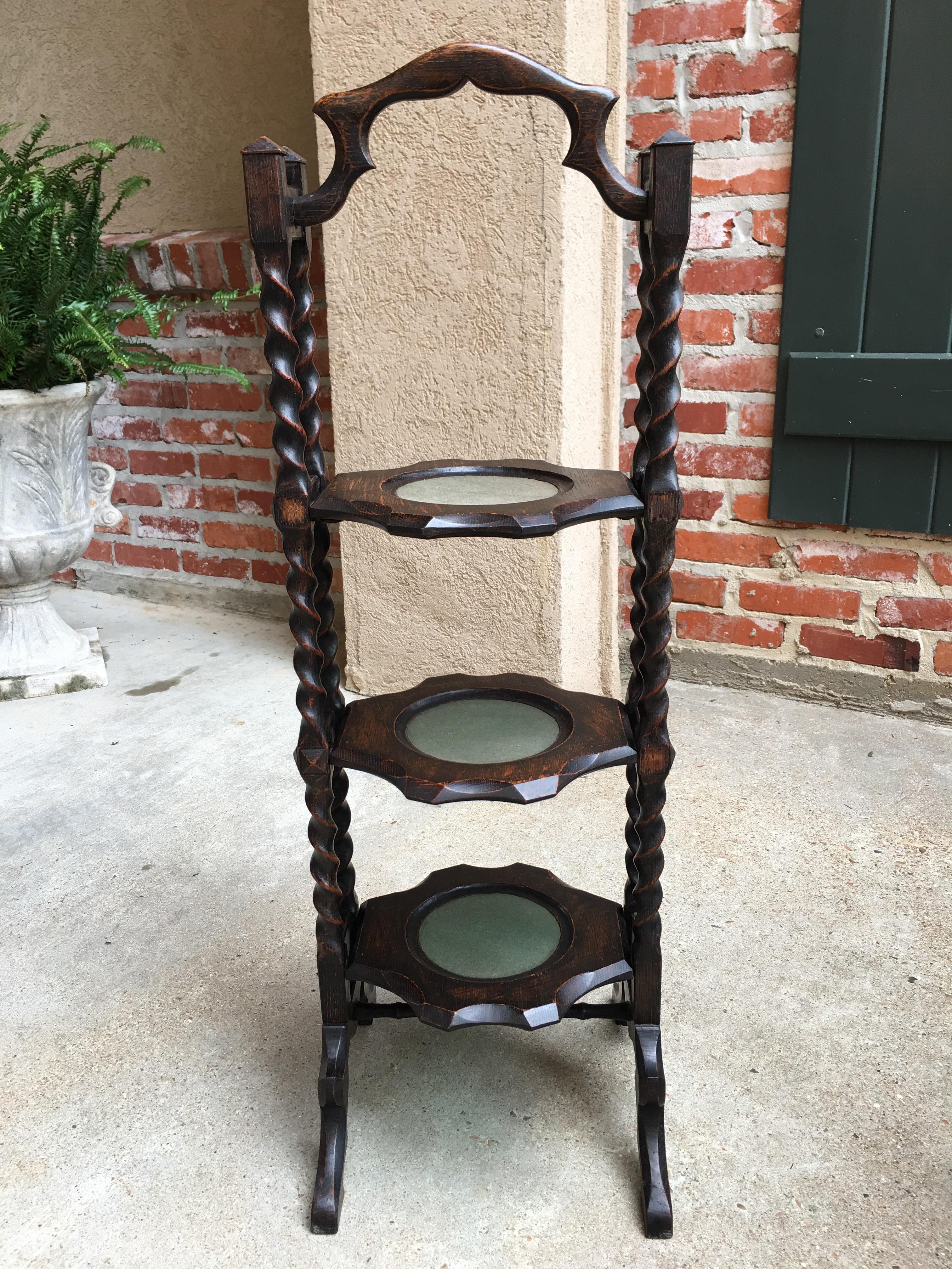 Antique English Oak Barley Twist Pie Muffin Cake Stand Dessert Server Tea Table In Good Condition In Shreveport, LA