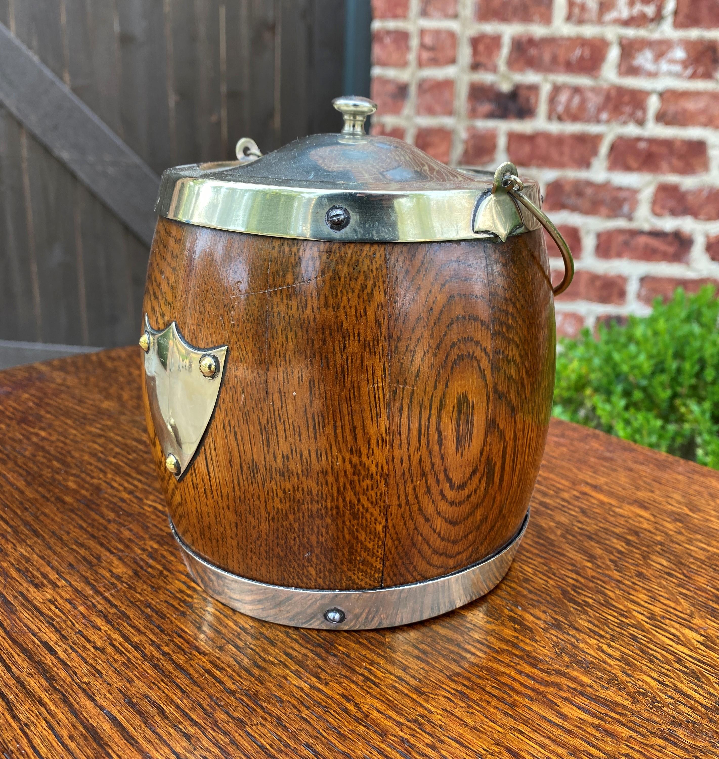 Antique English Oak Biscuit Barrel Tobacco Jar Oak Porcelain Lined Shield #3 In Good Condition In Tyler, TX