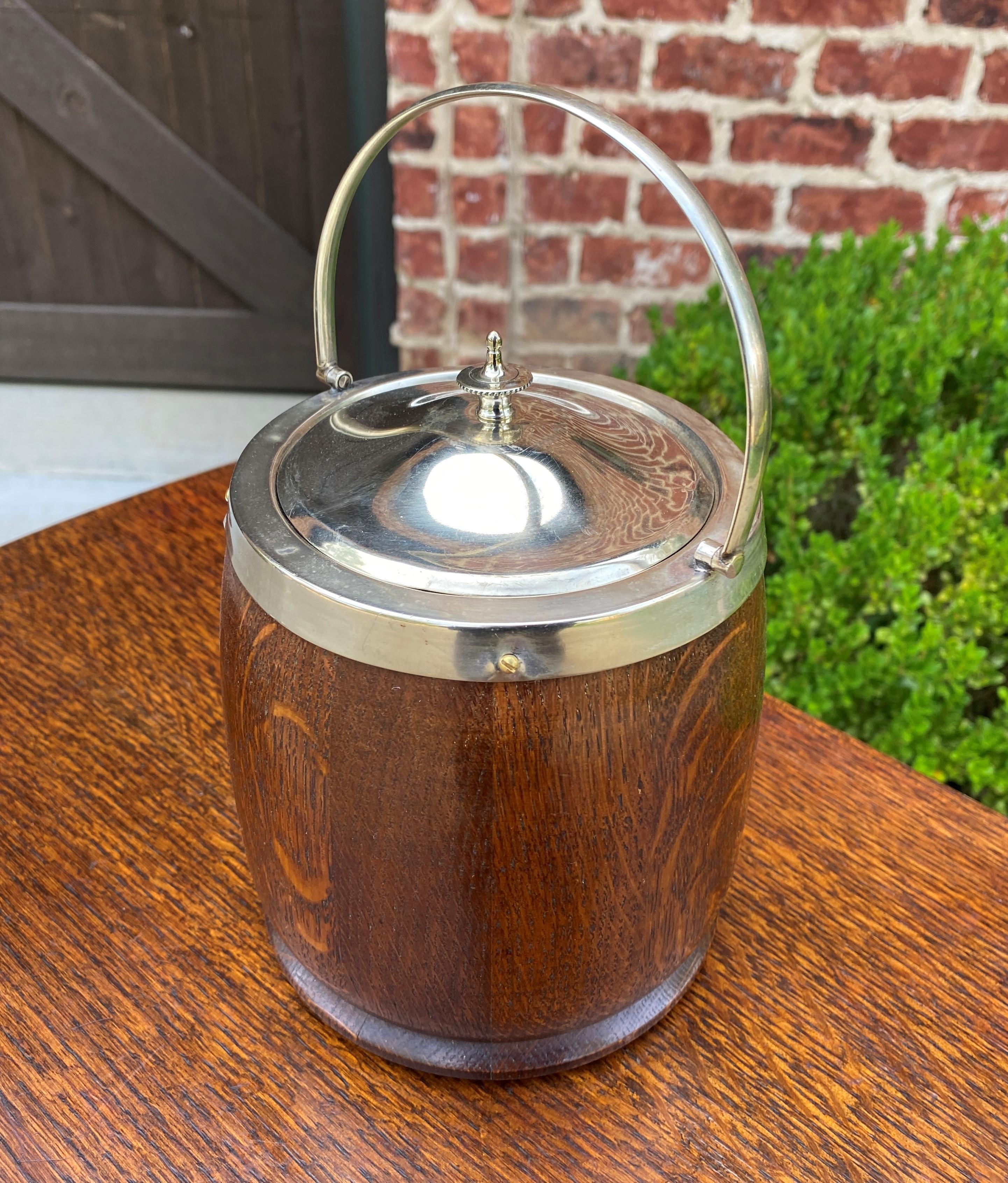 Antique English Oak Biscuit Barrel Tobacco Jar Porcelain Lined Shield #2 In Good Condition In Tyler, TX