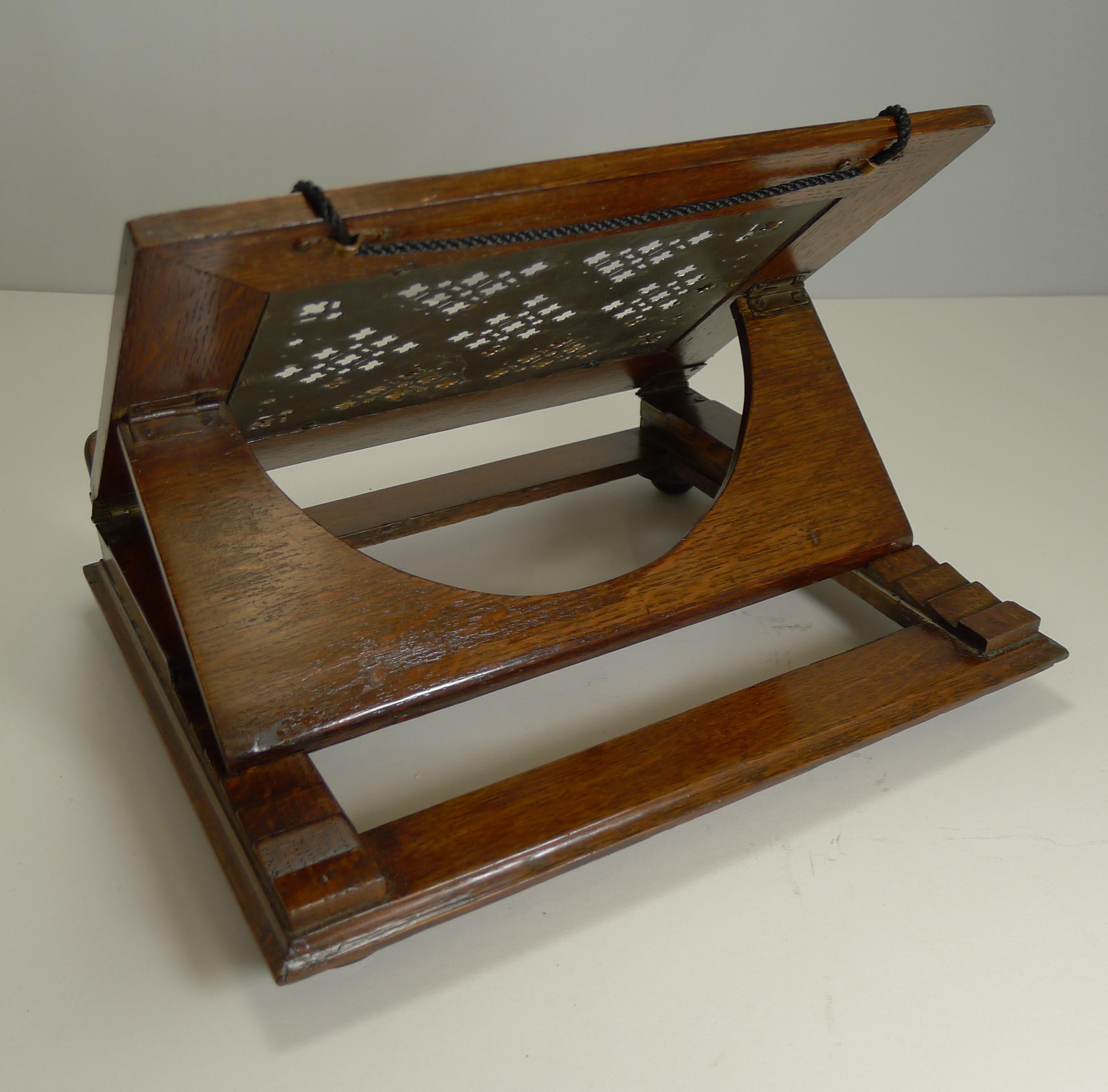 Antique English Oak and Brass Book Rest / Lectern, circa 1880 In Good Condition In Bath, GB