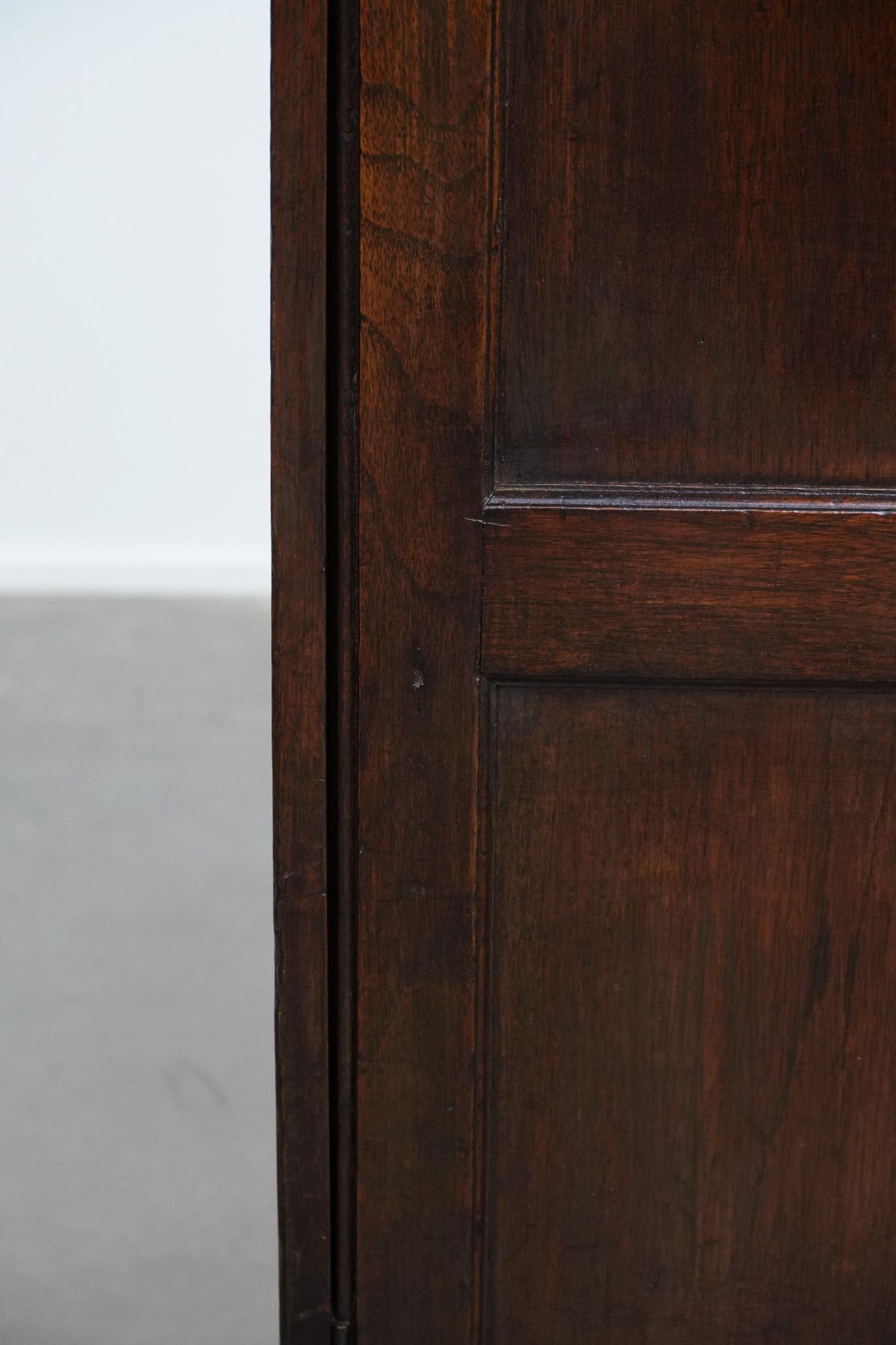 Antique English oak cabinet / chest of drawers from the early 19th century in vendita 6