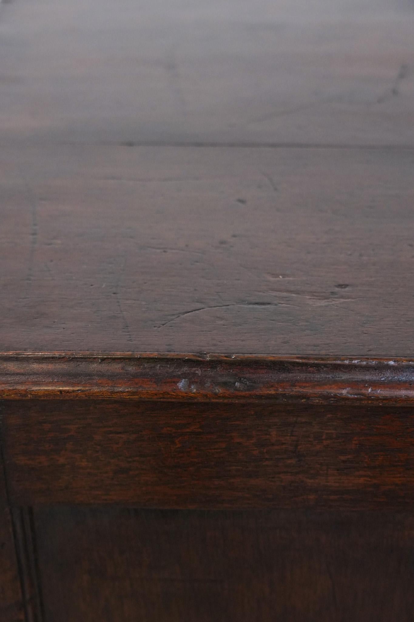 Antique English oak cabinet / chest of drawers from the early 19th century in vendita 10