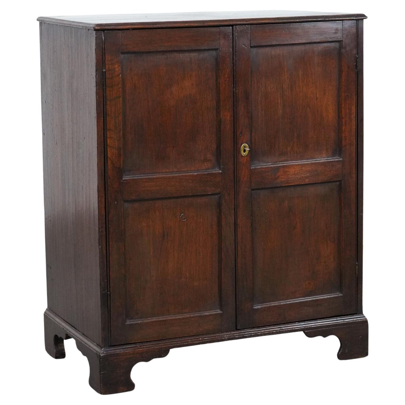 Antique English oak cabinet / chest of drawers from the early 19th century