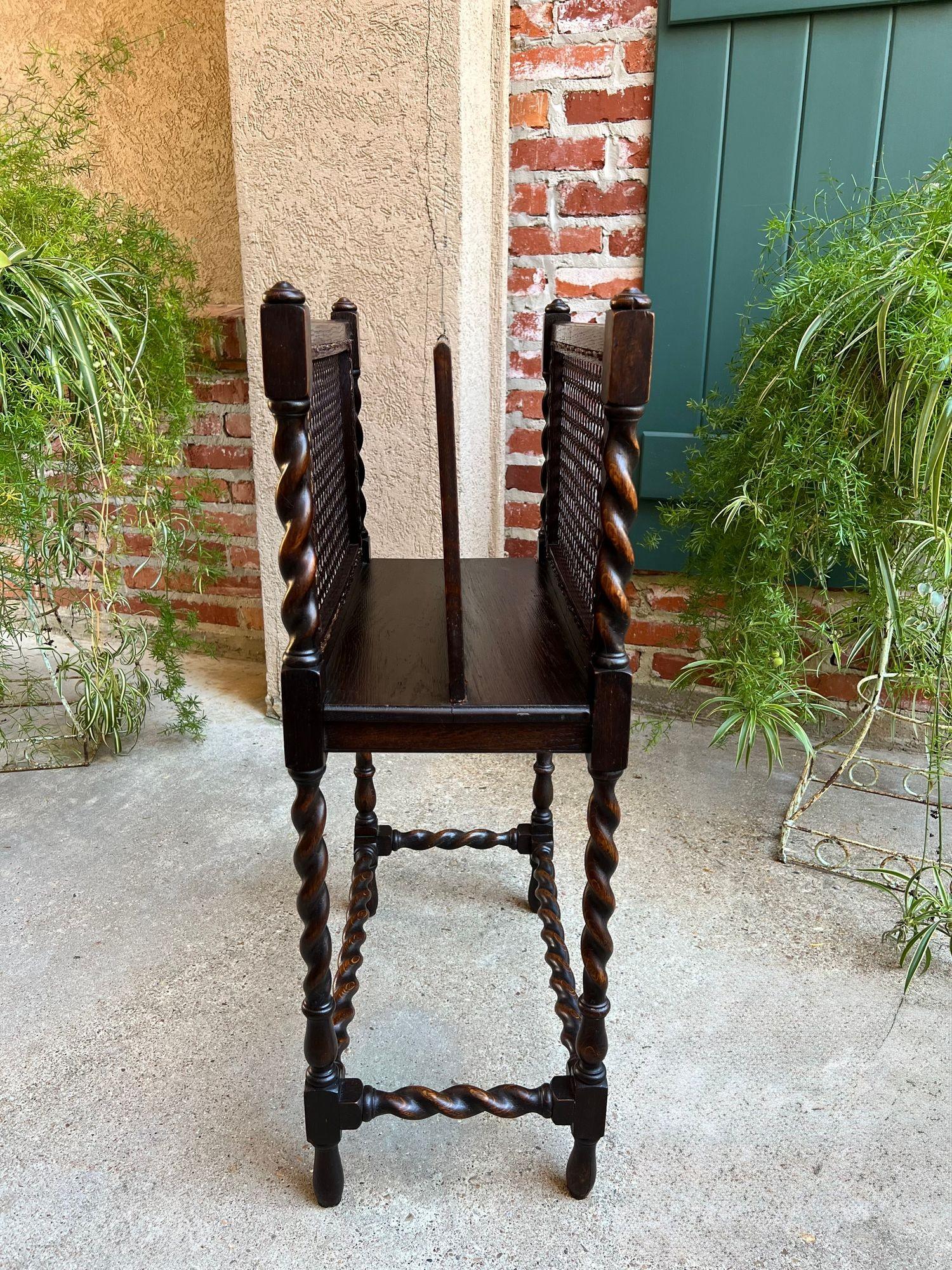 Antico leggio inglese in Oak Canterbury BARLEY TWIST c1890 in vendita 2