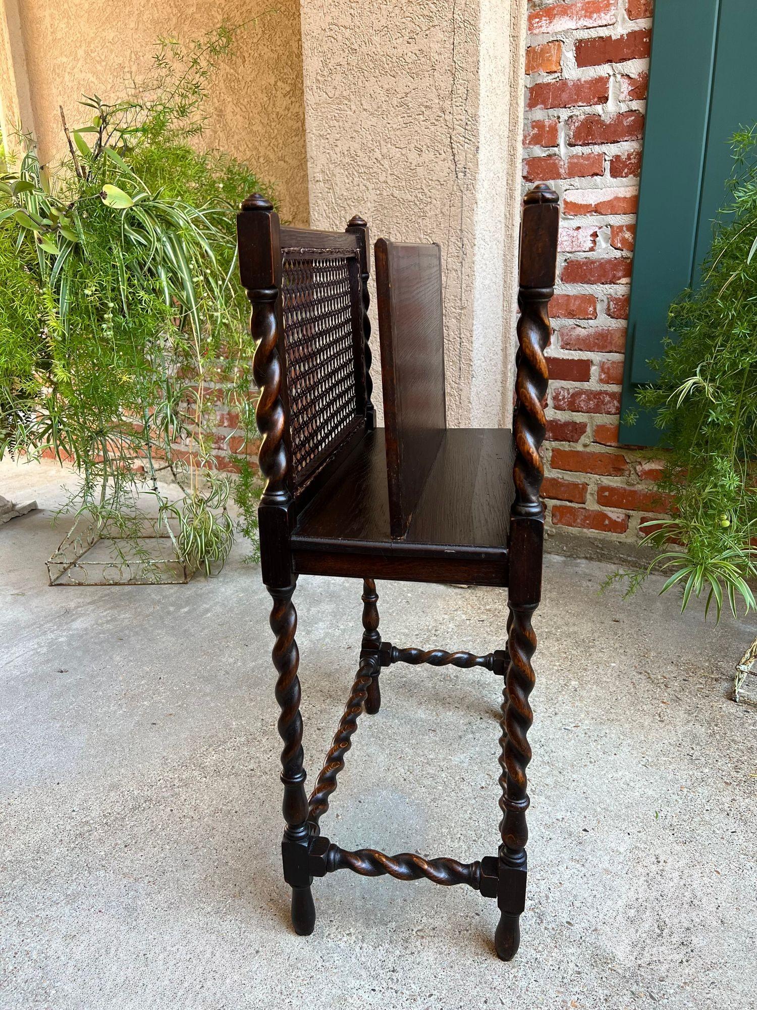 Antico leggio inglese in Oak Canterbury BARLEY TWIST c1890 in vendita 3