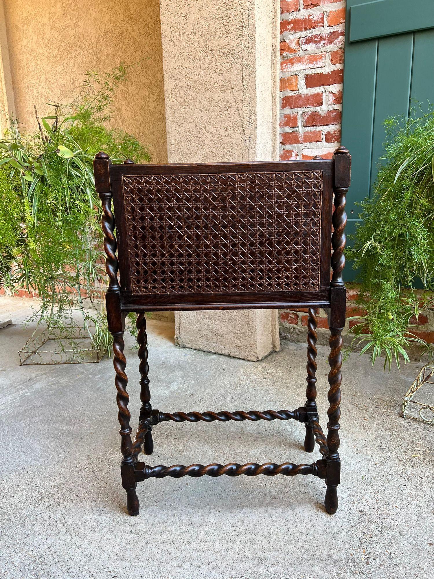 Vittoriano Antico leggio inglese in Oak Canterbury BARLEY TWIST c1890 in vendita